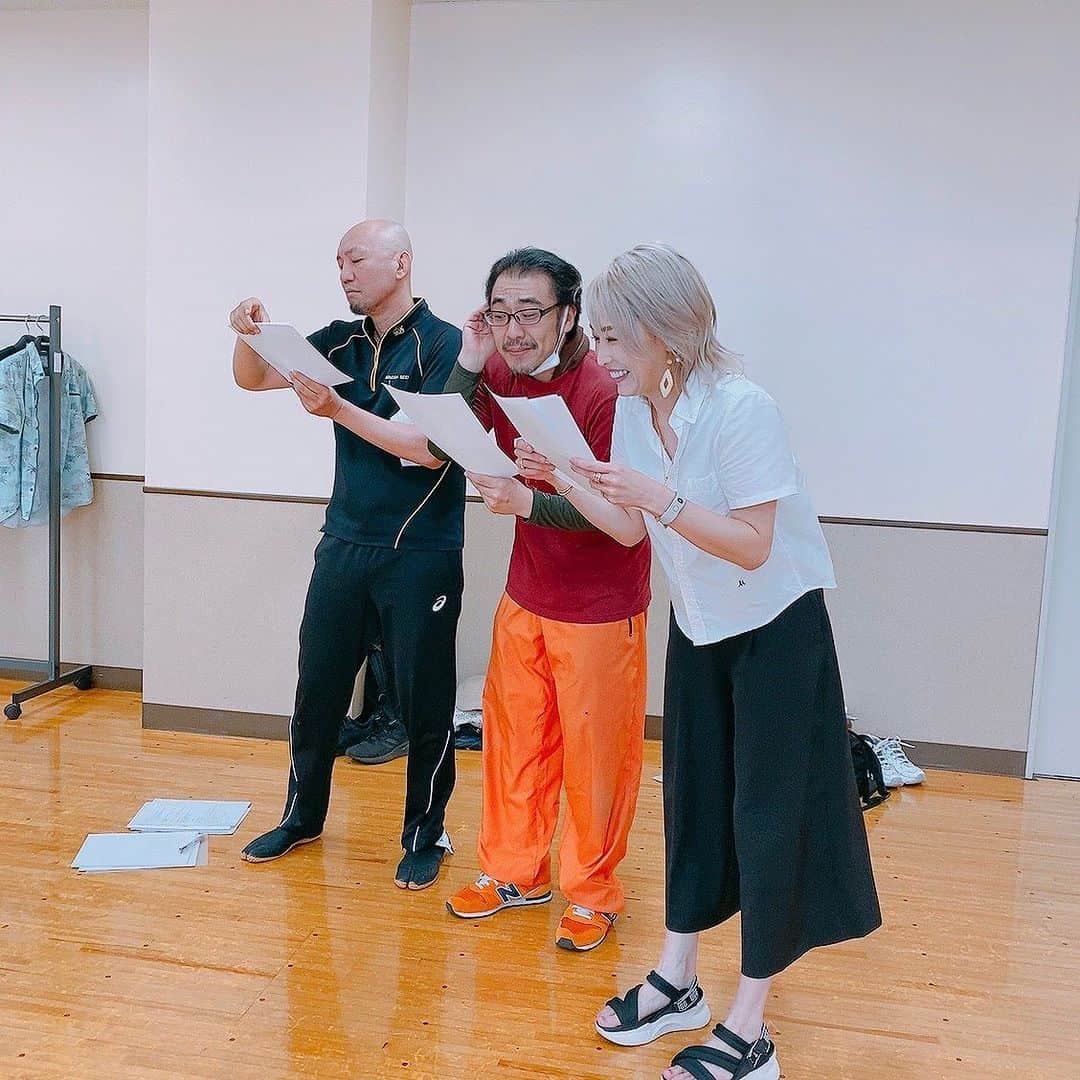 杏さゆりのインスタグラム：「いい大人が代役をテンションMAXで演じる図😂😂😂 元気そうやけど私は夏バテ中です😗 . A picture of an adult playing another role with maximum energy 😂😂😂 I look fine, but I'm suffering from summer fatigue😗 . #杏さゆり　#SayuriAnzu」