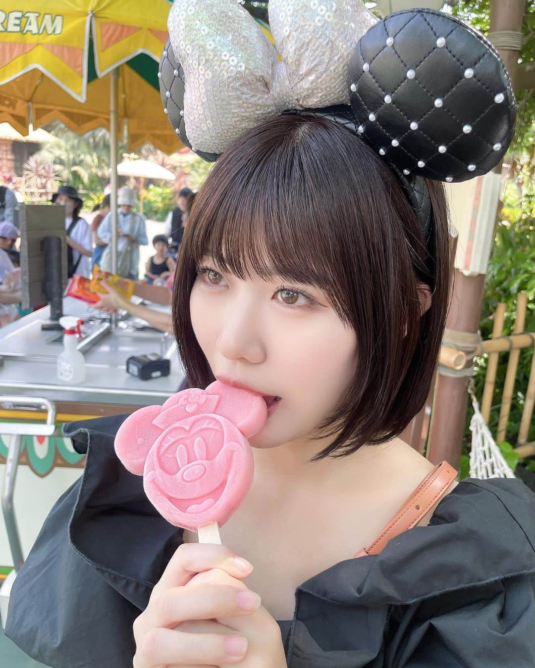 渡辺菜月のインスタグラム：「🧊  夏のアイスは生き返る〜！  アイスは耳から食べる派です。 あなたは？  #アイス #ice #tdl  #stu48 #idol #渡辺菜月」