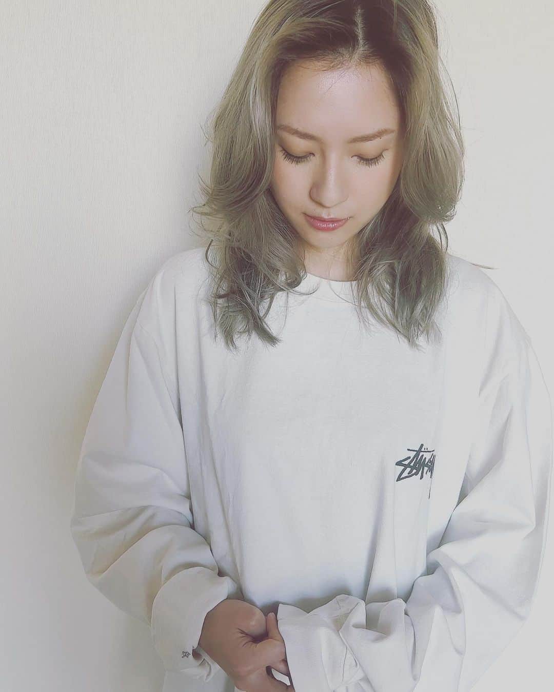 のインスタグラム：「I felt I was like in a dark stage cause I was in troubles ,and getting sick. but the work of drawing progresses at such times. I've never stoped if something happens so it might still be better. Even if I don't suddenly get the best or if I go slowly, my turning point'll open up. it always is. Well...☀️I saw Klimt in Berlin since I visited in Wienna. I like his sketchings more than his finished paintings!  #Berlin#Sommer#neuegalerie#gustavklimt#art#künst」