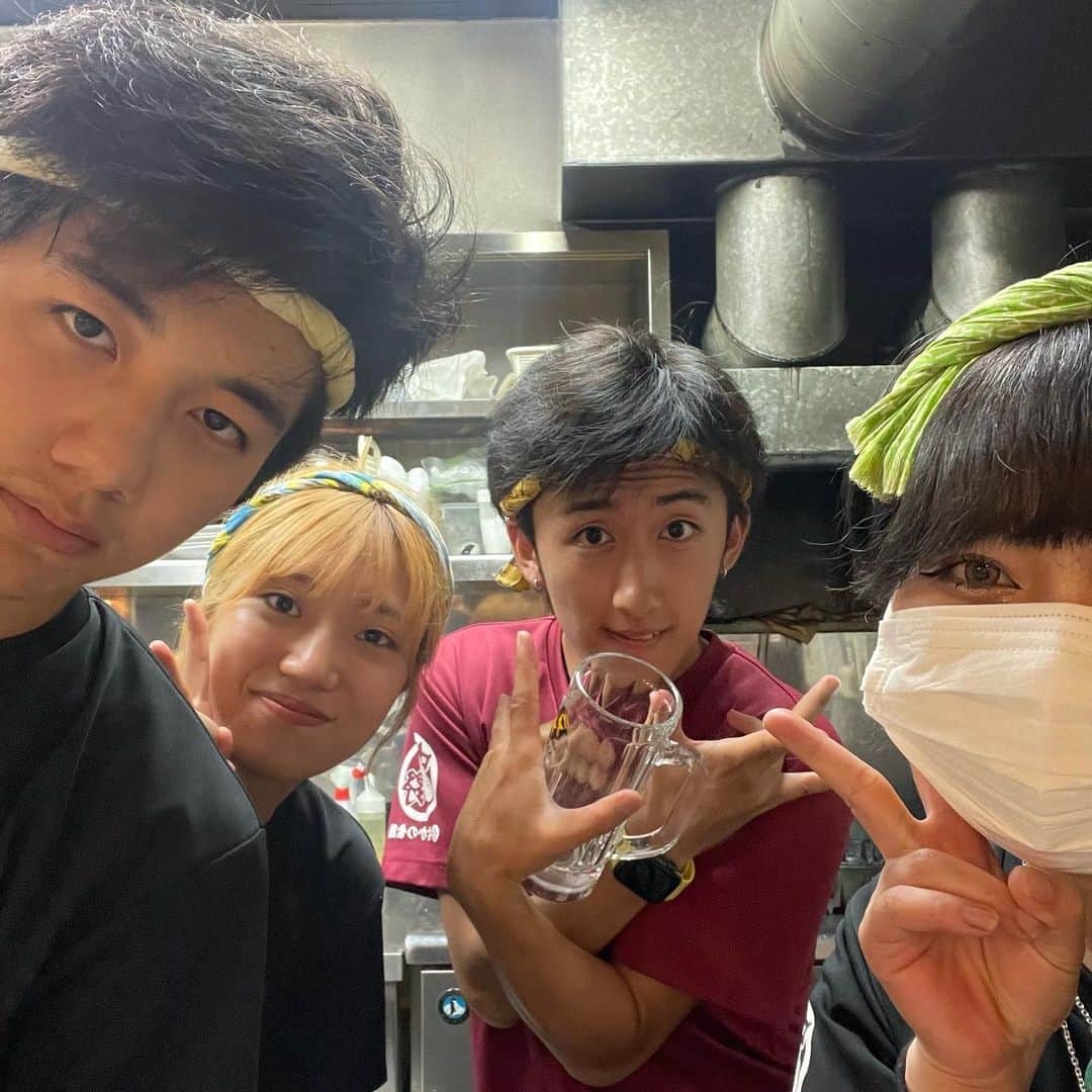 なかの食鶏十三店のインスタグラム：「こんばんは‼︎ なかの食鶏十三店です‼︎  ついに明日は淀川花火ですね🎆 空席まだ少し残っております！ ご予約お待ちしております☆  本日はいろんな店舗のヘルプの子で営業しております‼︎ 是非是非お待ちしております〜‼️」