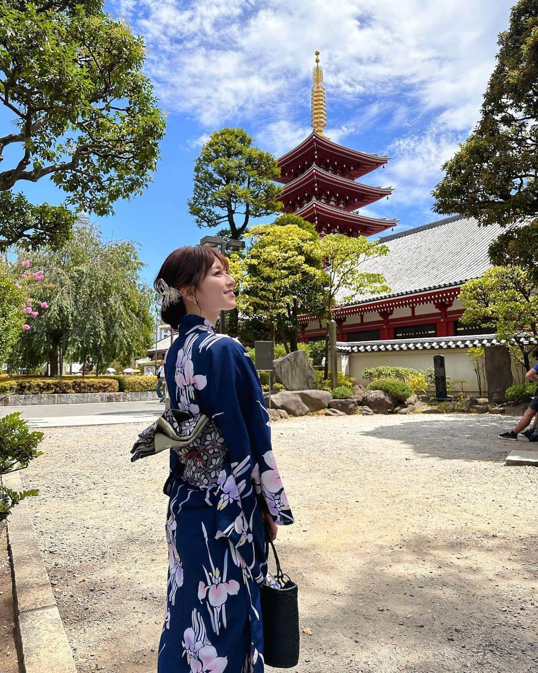 黒坂優香子のインスタグラム：「⛩️🎐🌻🍧  #浅草 #浅草散歩 #浴衣 #夏」