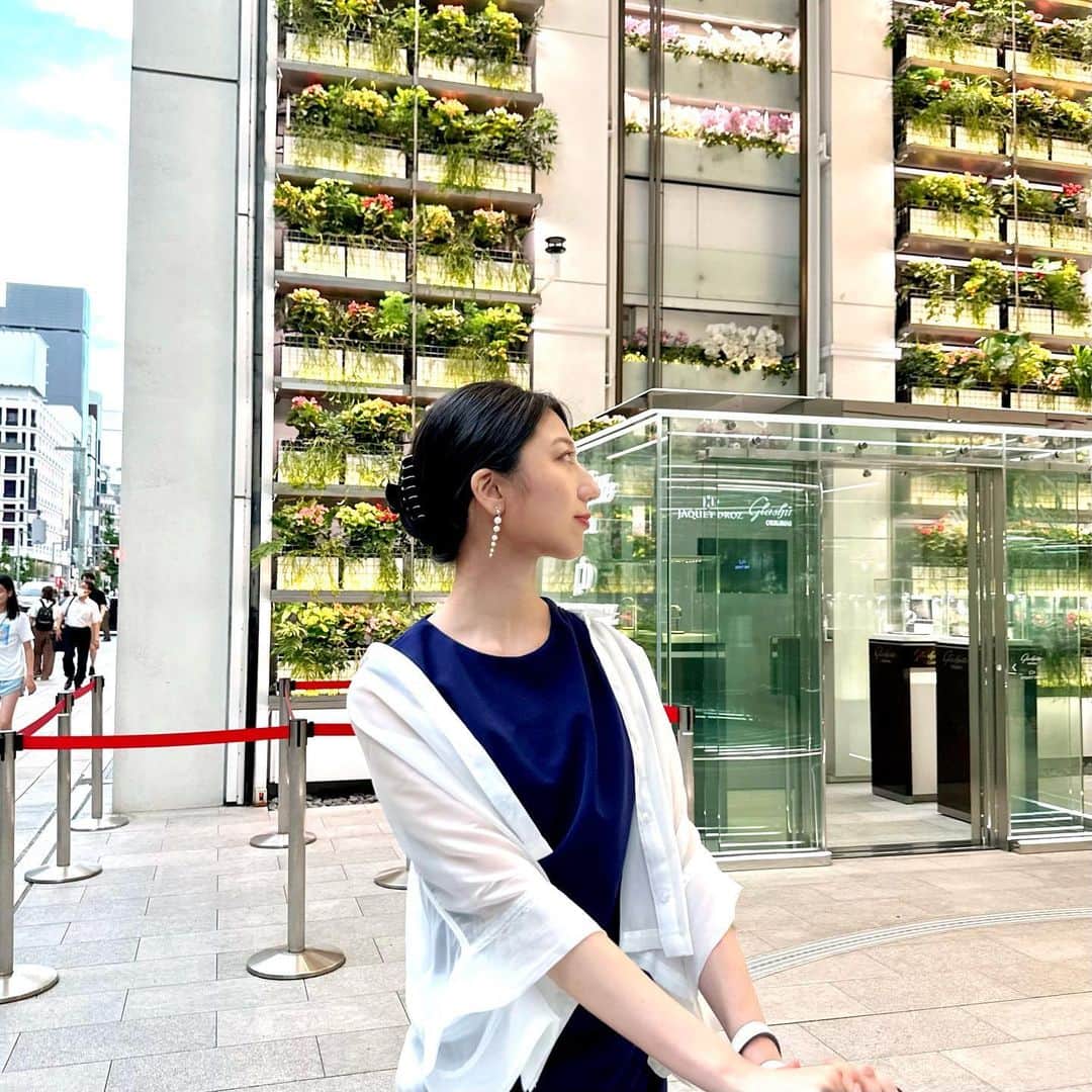 太田英里さんのインスタグラム写真 - (太田英里Instagram)「今日は2023年で唯一 一粒万倍日、天赦日、大安という 縁起の良い日が3つ重なる最強の開運日✨ 何か新しいことを始めるのに 良い日ということで、 私も新しい勉強を始めました☺️  写真は先日お仕事で東京に 行ったときに撮ったもの📸 地元の居心地の良さも大好きですが、 こうやって定期的に東京に行って 様々なものを見て、感じて、刺激を受けることは 私にとってとても大切な時間。💐  もっともっとお仕事でたくさんの場所と 出逢えるよう、日々精進します💪✨ 8月もよろしくお願い致します☺️  #東京 #銀座 #銀座カフェ #コーデ #ヘアアレンジ #前髪なしボブ #ボブアレンジ #ドレスコーデ #jaquetdroz #japan #tokyo」8月4日 19時28分 - eririiin56
