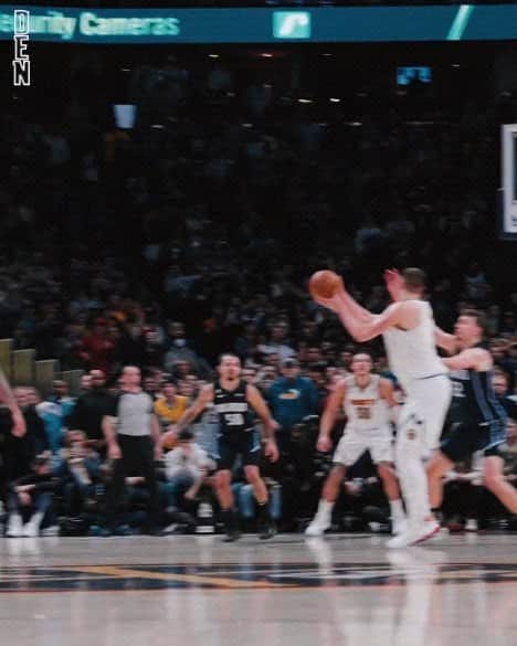 ニコラ・ヨキッチのインスタグラム：「Most casual game-winner 🃏 🎥 @nuggets . . . #jokic #jokicnikola #joker #nikola #nikolajokic #denver #nuggets #denvernuggets #colorado #nba #basketball #serbia #usa #srbija #sombor #belgrade #beograd #mvp」