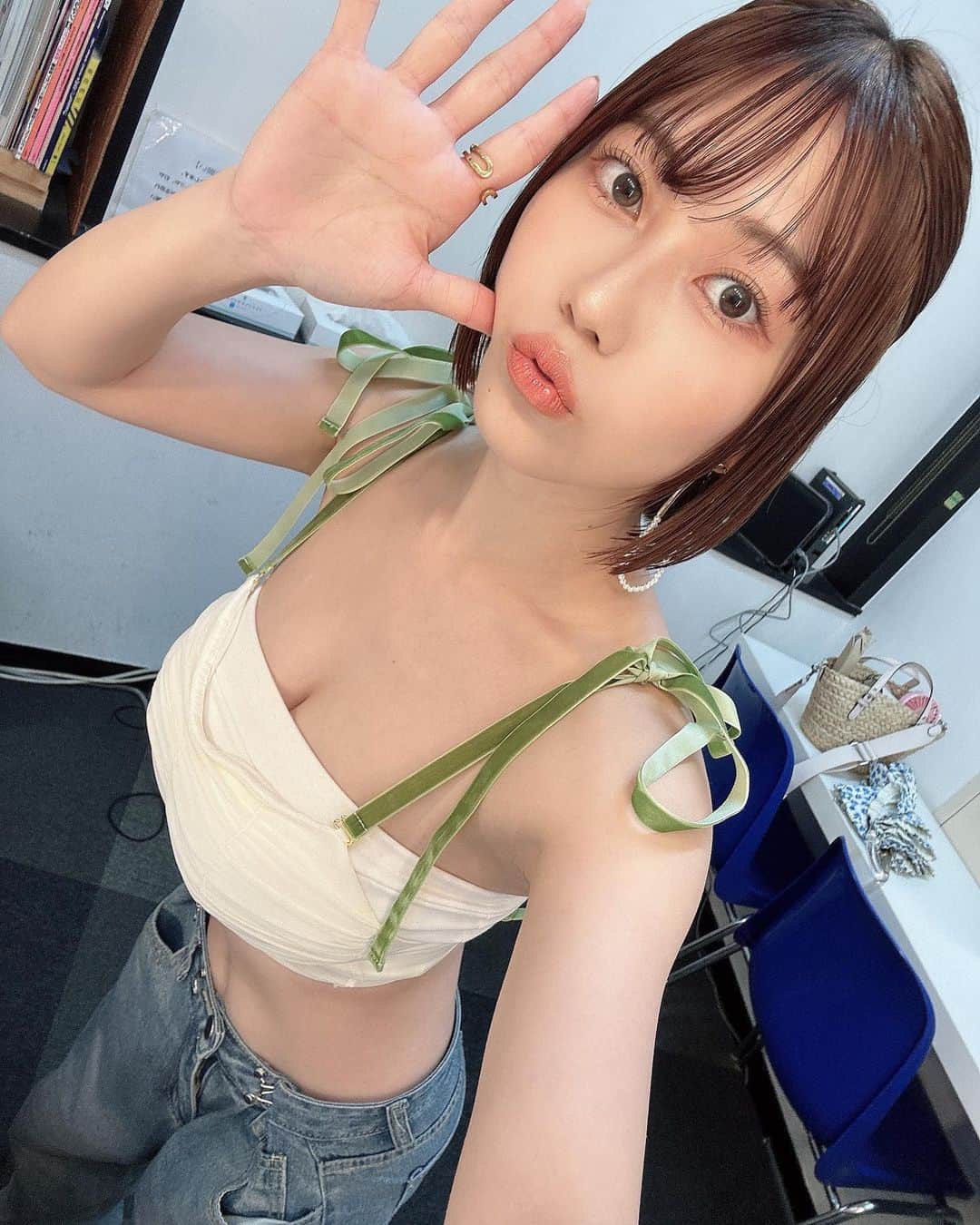 伊織いおのインスタグラム：「最近出た推しのビジュ（服装）に似せた今日でした（限界オタク） . . . . #私服 #夏服コーデ #lilybrown #ショートボブ  #좋아#셀#팔로우#오오티디#instagood#instadaily#me#攝影#旅遊攝影 #グラドル」