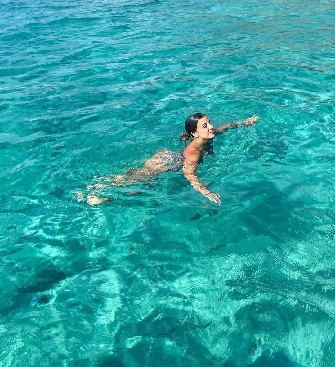 エリーザ・メネギーニさんのインスタグラム写真 - (エリーザ・メネギーニInstagram)「I love Sardinia 🦋🦋🦋」8月4日 20時01分 - elsmng