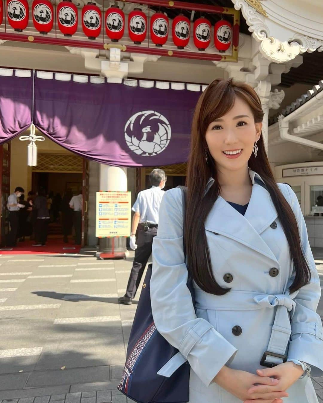 谷中麻里衣のインスタグラム：「Throwback to October 🍁  産休に入ったので今までつけられなかった備忘録を頑張って投稿しようと思います✨ しばらく歌舞伎投稿続くかもしれません🥰  十月大歌舞伎 ◆ 鬼揃紅葉狩（おにぞろいもみじがり） 美しい姫君と出会い一緒に紅葉狩りしてたら、鬼女だから退治！となるお話👹 たおやかな姫が迫力満点の鬼に変わる演技にビックリ😮 悪巧みをしているかもしれなくても、まだ何もしていないのに、正体が鬼というだけで裁かれてしまうのは理不尽な気がするのは私だけかな？笑 ◆ 荒川十太夫（あらかわじゅうだゆう） 赤穂浪士のお墓がある泉岳寺が舞台のお話✨ 実家に住んでいた頃お散歩で通っていたので、より楽しめました🥰 現代とは正しいことの感覚が違って興味深かったです🌸  歌舞伎座全体が入るよう広角レンズで撮ると脚がめちゃくちゃ長く写っちゃう👠 冨永愛さんのようなスタイルな訳でも、加工しまくりな訳でもありません☺️  #歌舞伎#麻里衣歌舞伎#kabuki」