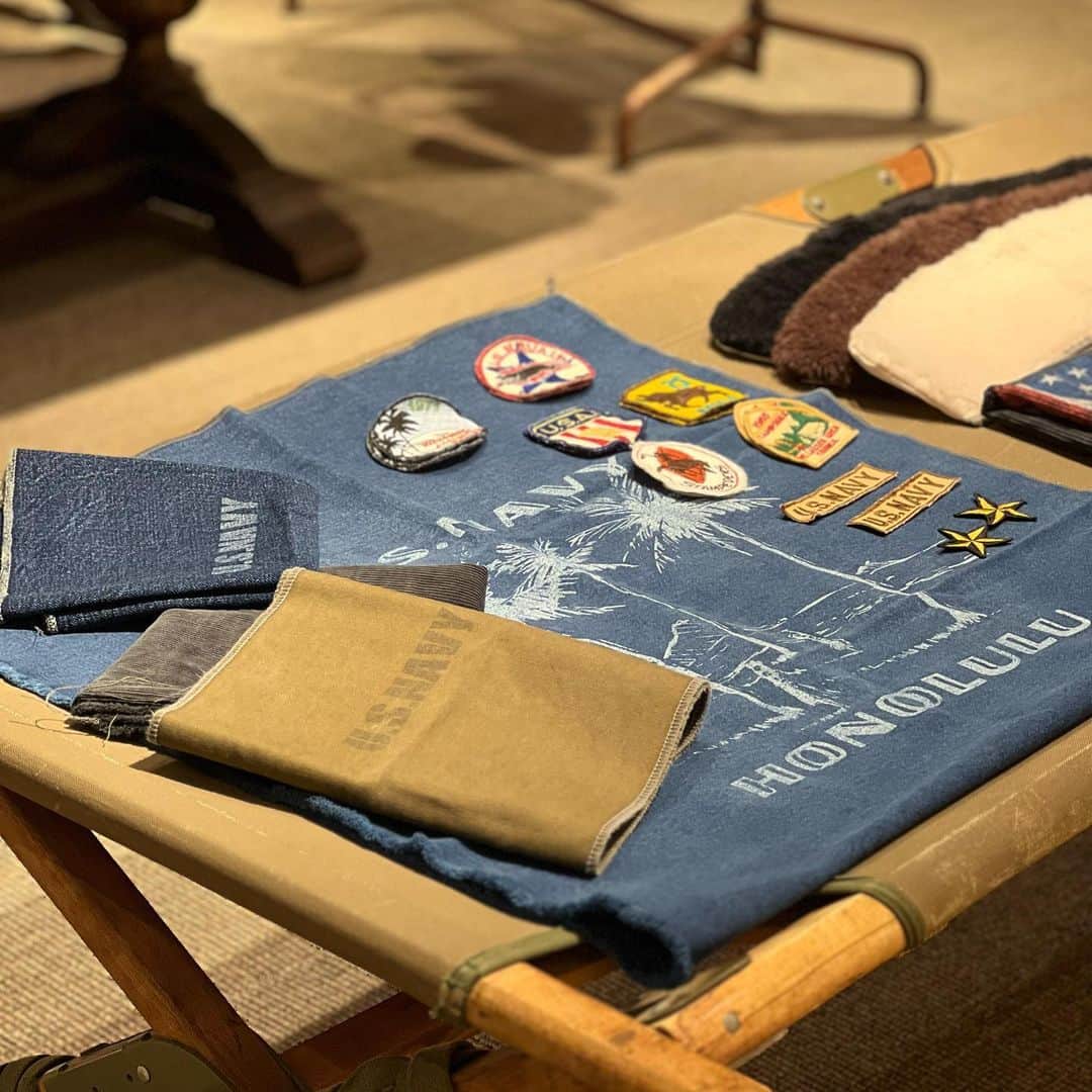 ビームス神戸さんのインスタグラム写真 - (ビームス神戸Instagram)「... REMI RELIEF Custom Order  素材使いと加工技術に定評のある日本を代表するブランド〈REMI RELIEF（レミ レリーフ）〉のカスタムオーダーイベントを開催します。  今回はアメリカ海軍の代表的な『N-1 デッキジャケット』、ブランドの代名詞とも言える『ウエスタンシャツ』のカスタムオーダーが可能です。   様々な生地バリエーションからお選び頂け、豊富なカスタムオプションをご用意しております。  是非この機会にお好みの一着をお探しください。  2023年7月21日（金）〜7月24日（月）/ ビームス プラス 有楽町 @beams_plus_yurakucho   2023年8月4日（金）～8月7日（月）/ ビームス 神戸 @beams_kobe   2023年8月11日（金）～8月14日（月）/ ビームス 辻堂 @beams_tsujido_official  ・ #remirelief #beams #beamsplus」8月4日 21時05分 - beams_kobe