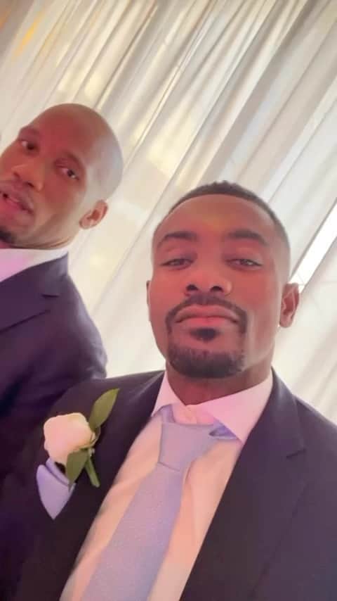 ディディエ・ドログバのインスタグラム：「Happy Birthday to my Brothers @salomonkalou and @vaz03  We liiiiiiiiive babyyyyyy 😅😅😅」