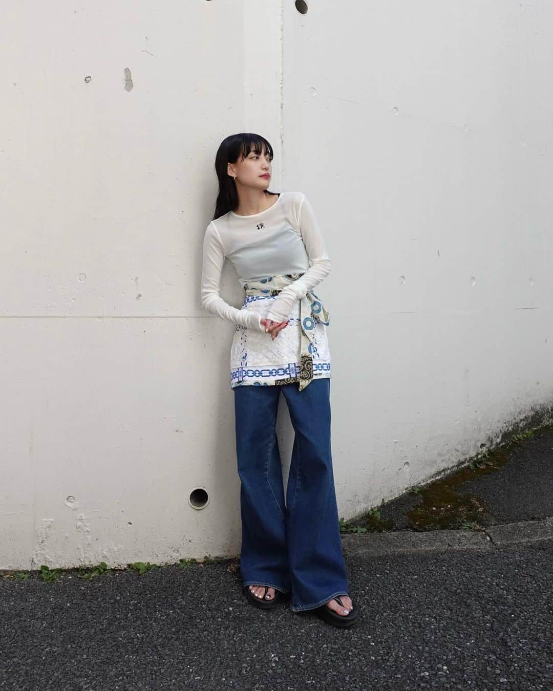 佐藤里緒菜のインスタグラム：「🆕 ロゴトップス入荷しました〜 着心地も良くておすすめです✌︎ @marte_vintage」