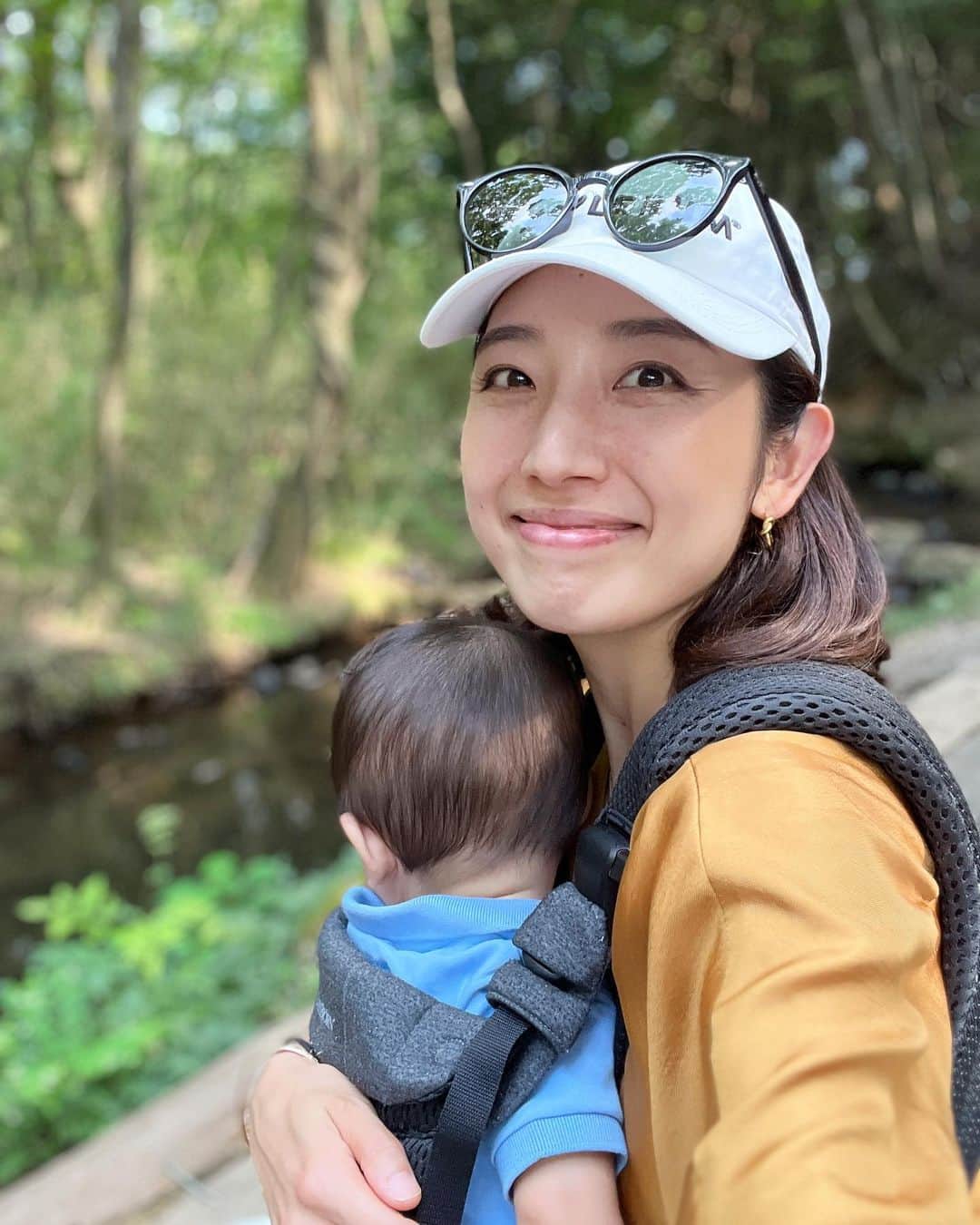 太田彩乃のインスタグラム：「8月が始まったばっかりなのに、私の中で夏はもう終盤を迎え… なぜなら妹と甥っ子たちが帰ってしまったから😢 あっという間に過ぎ去っていった濃ゆい時間。さみしいぃーー。  さみしいけど切り替えて、もう少し夏を満喫したいな。 暑い😵暑い😵な毎日だから気をつけて過ごしましょ！ 今年の夏は長そうだ💦」