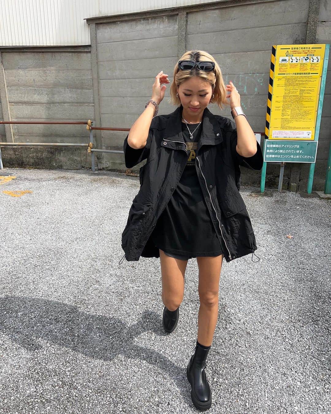 annaのインスタグラム：「.  ベストとも相性バッチリな HABIT Tシャツ🖤🖤  @__segur.__   #夏コーデ#モノトーンコーデ#モノトーン#Tシャツ#カジュアルコーデ#カジュアル#ベストコーデ#158cmコーデ#骨格ナチュラル#きょこ」