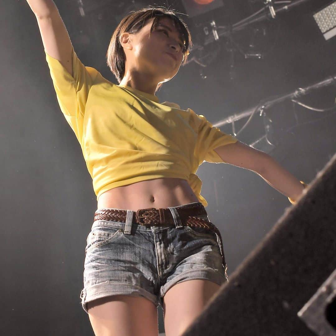 かほなんさんのインスタグラム写真 - (かほなんInstagram)「昨日のライブの写真〜☺️  Photo by マネージャー原っち📸  さて！ 次のイベントは👇  8/6(日) ホームセンターバロー羽島インター店 @hcvalor.hashima   イベントでのグッズの詳細は画像をご確認下さい〜！！😆✨  【グッズ販売】 9:00〜18:00 (@hcvalor.hashima )  【トークショー】 ①10:00～/②14:00～  【グッズお渡し&サイン会】 ①10:30～/②14:30～  トークショー観覧無料、写真撮影OK！ 楽しいイベントにするよー！！ あと2日！ 待っててねー！😆✨  そしてそして！ ただいま、ホームセンターバローさんにて「ZIMAバケツ+かほなんうちわ」プレゼントキャンペーンを開催中！ 羽島インター店もやってるよ！  該当店舗はこちら🧊✨  【岐阜県】 羽島インター店 各務原中央店 北方店 可児坂戸店　　　　  【愛知県】 稲沢平和店 小牧岩崎店 千音寺店  【三重県】 ミタス伊勢店 久居インター店 松阪店  #さばいどる  #かほなん」8月4日 20時27分 - survidol_kaho