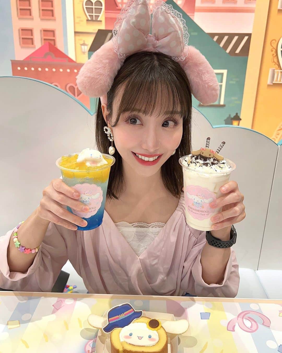 柴田阿弥のインスタグラム：「サンリオピューロランド🐰🩷  もう先月になってしまいますが、 初めてサンリオピューロランドに行ってきた💓 めっっっちゃ可愛かった🥹💜  乙女の夢が詰まってたわ、、💞 飲み物も食べ物も内装も可愛すぎて 幸せでした〜💞念願の！  しかも室内で最高だ🐰🩵 また絶対行くぞ〜❤️‍🩹  ㅤㅤㅤㅤㅤㅤㅤㅤㅤㅤㅤㅤㅤ #サンリオピューロランド #サンリオ #マイメロディ #マイメロ #ピューロランド」