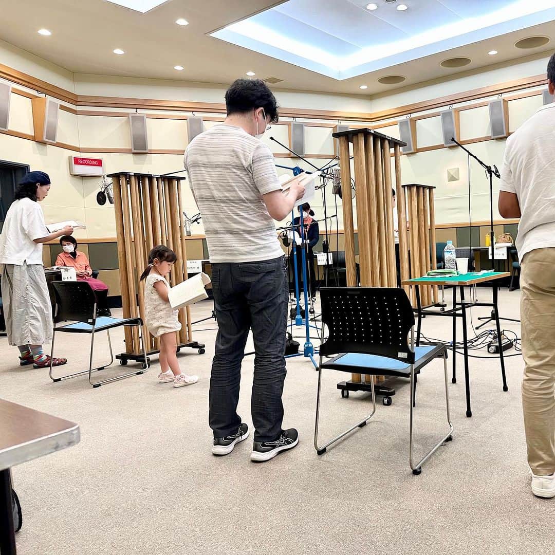 村方乃々佳さんのインスタグラム写真 - (村方乃々佳Instagram)「オーディオドラマのレコーディング風景🎙  様になっています🤭  🎙NHK FMシアター 「この町に生きる」  2023年8月5日(土) 22:00〜22:50 ※radiko同時配信、NHKらじる☆らじる同時配信&「聴き逃し」配信あり (1週間)  #村方乃々佳  #ののちゃん  #ののかちゃん  #ののちゃんねる  #nonokamurakata  #NONOCHAN  #nhkfm  #ラジオドラマ  #この町に生きる」8月4日 20時34分 - nonochannel555