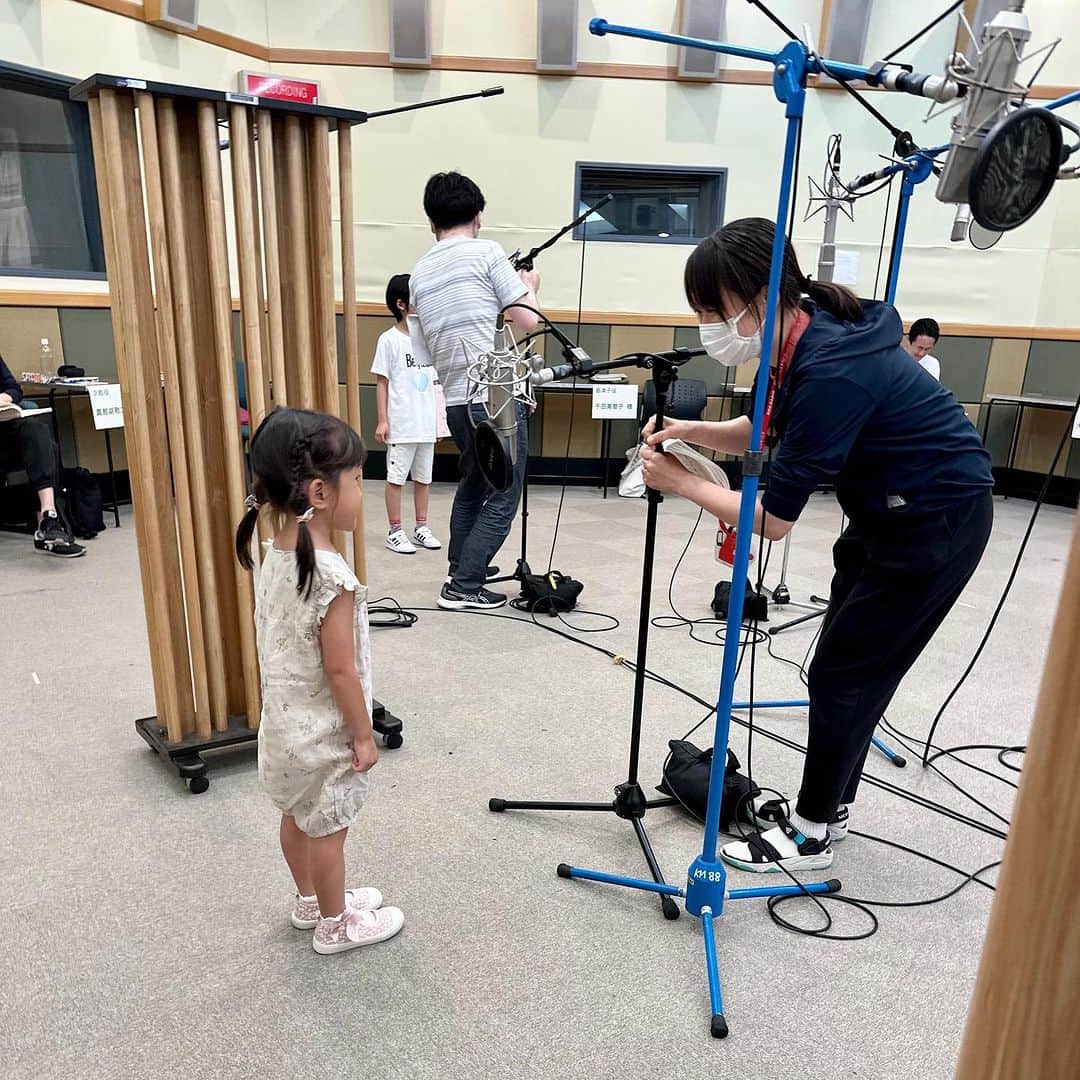 村方乃々佳さんのインスタグラム写真 - (村方乃々佳Instagram)「オーディオドラマのレコーディング風景🎙  様になっています🤭  🎙NHK FMシアター 「この町に生きる」  2023年8月5日(土) 22:00〜22:50 ※radiko同時配信、NHKらじる☆らじる同時配信&「聴き逃し」配信あり (1週間)  #村方乃々佳  #ののちゃん  #ののかちゃん  #ののちゃんねる  #nonokamurakata  #NONOCHAN  #nhkfm  #ラジオドラマ  #この町に生きる」8月4日 20時34分 - nonochannel555