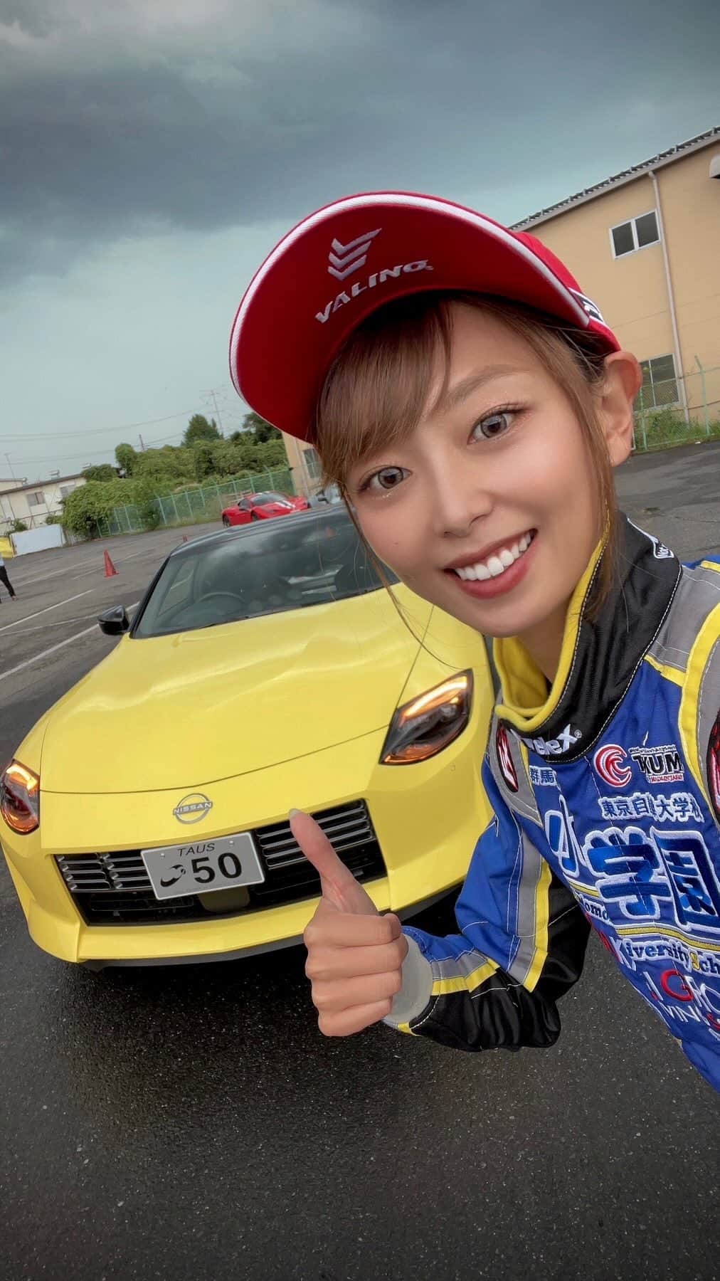 のインスタグラム：「. 新型FairladyZ！！  東京自動車大学校さんのドリフト学園🔥 シモダ学園長は猛暑で頭がくるくるでした😵‍💫🌀  #fairladyz #nissanz #driftgirl #driftlife #d1gp #drifting」