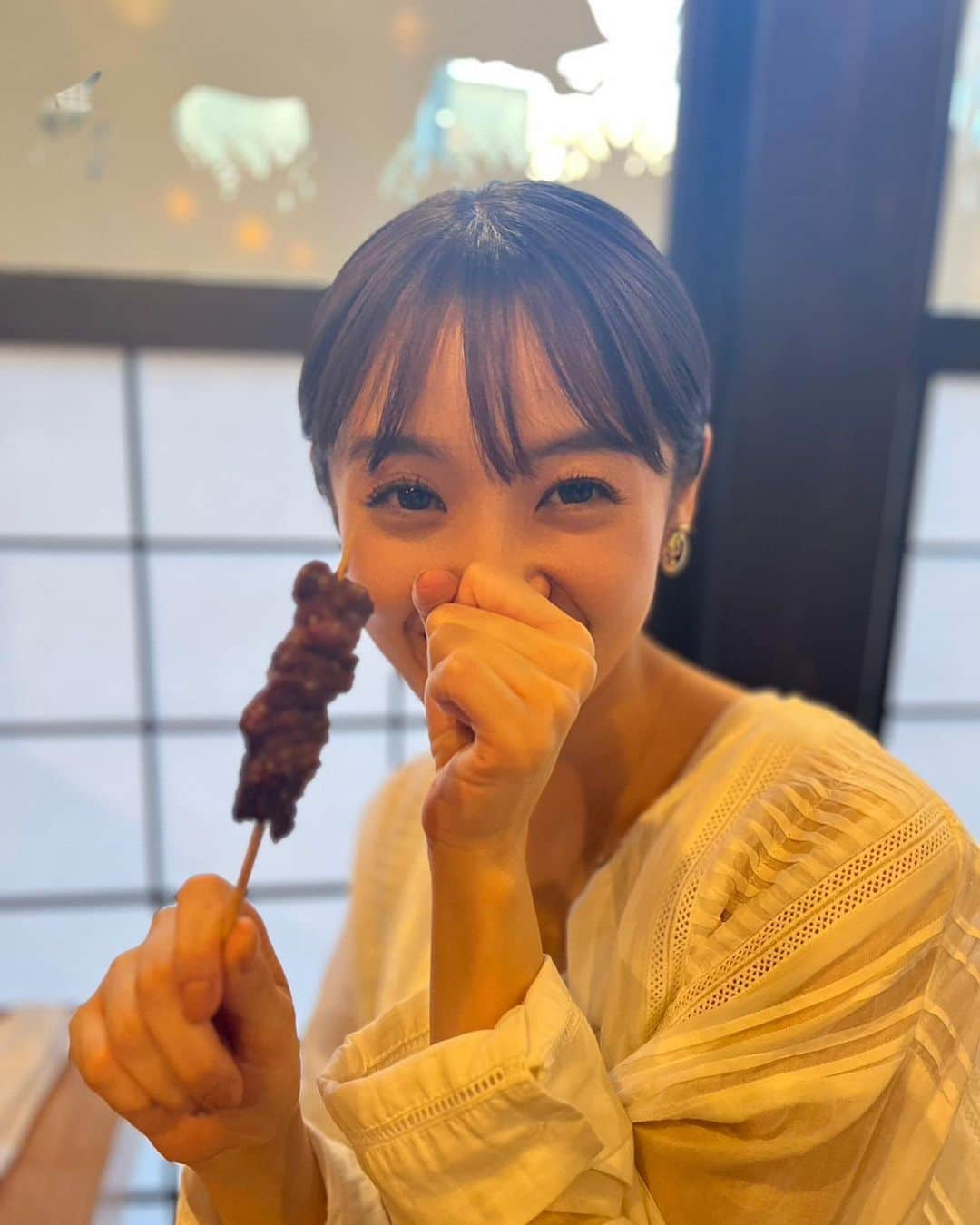 咲良菜緒さんのインスタグラム写真 - (咲良菜緒Instagram)「ジビエを岐阜の高山に食べに行きました🍖 初めてのお肉がたくさん！ お猿さんと、穴熊が初めてで衝撃でした。  MVPは鹿のたたきでした！  1枚目はマスターが見してくれた猪の下顎です🐗」8月4日 20時42分 - nao_sakura_official