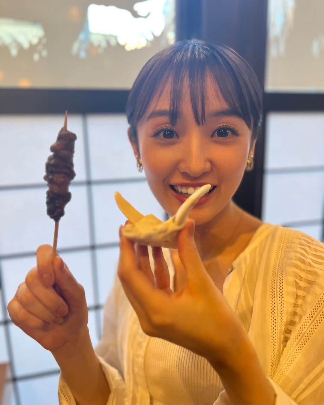 咲良菜緒のインスタグラム：「ジビエを岐阜の高山に食べに行きました🍖 初めてのお肉がたくさん！ お猿さんと、穴熊が初めてで衝撃でした。  MVPは鹿のたたきでした！  1枚目はマスターが見してくれた猪の下顎です🐗」