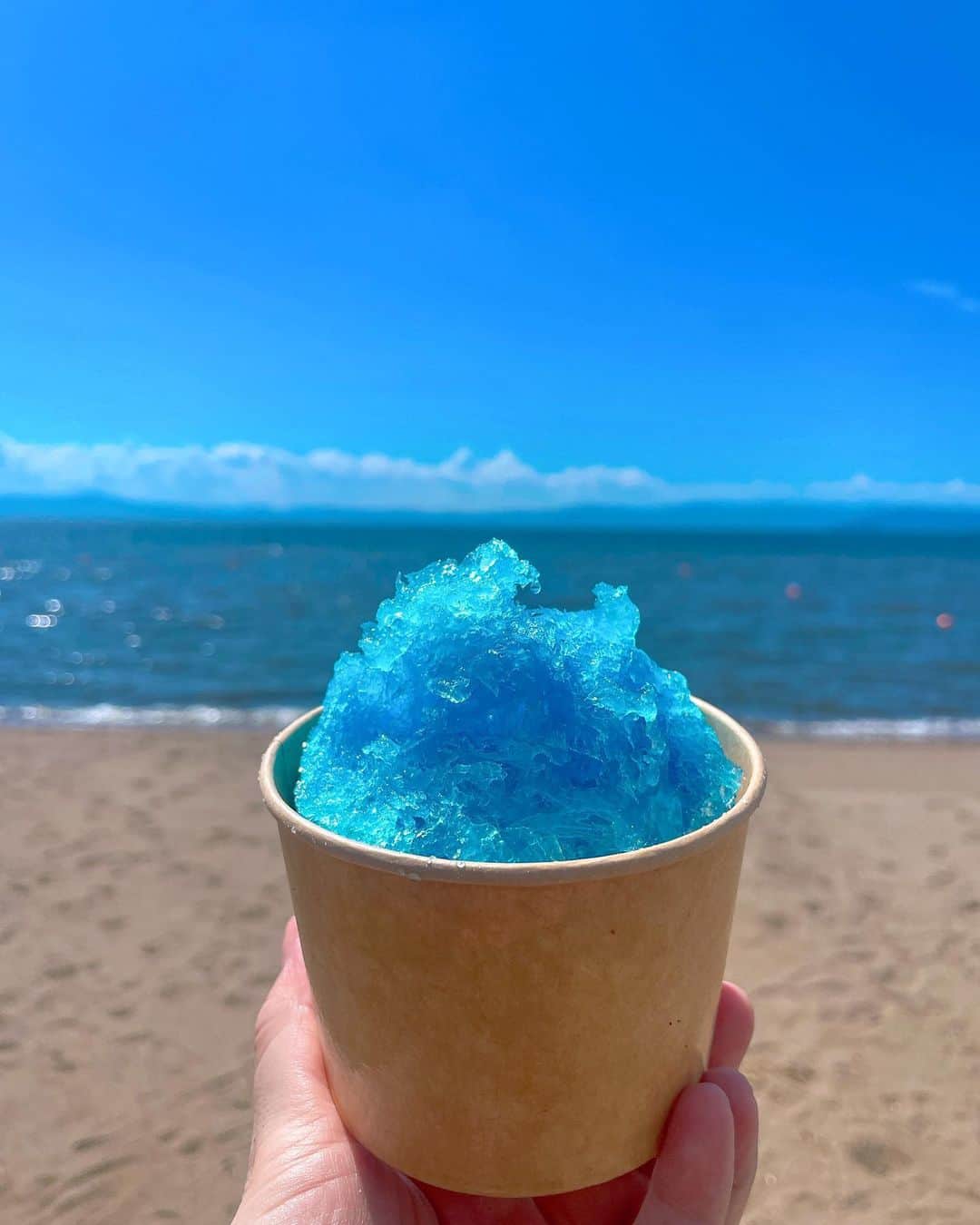 和田美枝さんのインスタグラム写真 - (和田美枝Instagram)「プゥワプワ🪼🫧  ほんの少し夏できた（お仕事だけども。。。）  #滋賀 #琵琶湖 #OUMIWAVE #かき氷 #びわこブルー #ありがとうございます」8月4日 20時43分 - miewada
