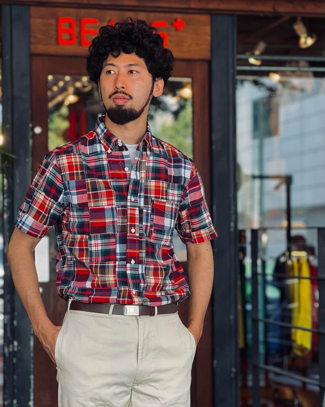 BEAMS+さんのインスタグラム写真 - (BEAMS+Instagram)「・ BEAMS PLUS RECOMMEND.  ＜BEAMS PLUS＞ Madras Check Patchwork Short Sleeve Button Down Shirt  A classic item that symbolizes the spring and summer seasons.  Madras patchwork shirt with rich expressions. It is a piece with a presence that allows you to fully enjoy the carefully selected fabrics. Using traditional Madras check woven in India. It features the lightness of Indian cotton. Please try.  -------------------------------------  春夏シーズンを象徴する定番アイテム。〈BEAMS PLUS〉表情豊かなマドラスのパッチワークシャツ。こだわりの生地を存分に楽しめる存在感のある1着です。インドで織られる伝統的なマドラスチェックを使用。インド綿ならではの軽さが特長。ぜひお試しください。   #beams #beamsplus #beamsplusharajuku  #harajuku #tokyo #mensfashion #mensstyle #stylepoln #menswear #madras #bottondownshirt」8月6日 8時00分 - beams_plus_harajuku