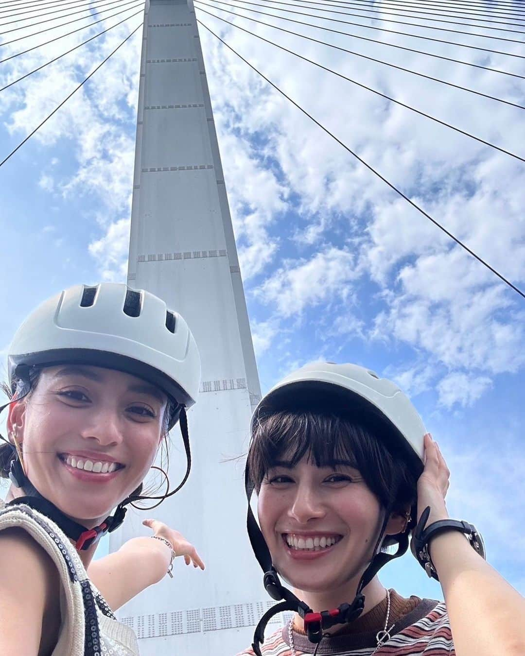 ホラン千秋さんのインスタグラム写真 - (ホラン千秋Instagram)「_ カレンちゃんと夏の思い出ロケ🚲👭カレンちゃんは思い出をその日に置いてくるタイプと言っていたので、もしかしたらもう忘れてるかも知れないけど笑 写真見て思い出してね🤍笑  『沸騰ワード10』だからこそのスペシャルな旅が実現できて、本当に楽しかった✨🥰  また思い出作ろうね🎶」8月4日 21時02分 - chiakihoran_official