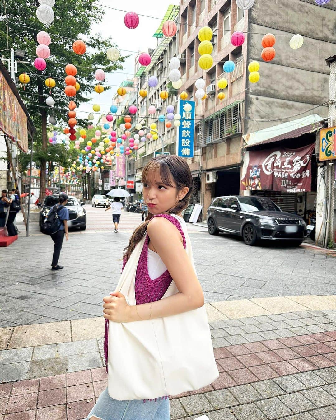 愛来さんのインスタグラム写真 - (愛来Instagram)「☁︎ 好きな色なにー？ 私は黒と赤と白がすき！   #台湾 #taipei #愛来 #amefurasshi」8月4日 20時56分 - amefurasshi_aira_official_