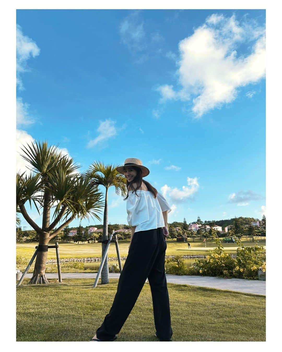 木口亜矢さんのインスタグラム写真 - (木口亜矢Instagram)「こんなに毎日履くとは♡  この夏はほとんど服も買わずに 自分のお洋服で着回しする日々  なんだかAnneのアイテムで満足してしまって あれだけお洋服が好きだった私が Anneの服で毎日を楽しんでいる♡  このユニセックスパンツは もう他が履けなくなるほど着やすくて 毎日毎日洗濯しては次の日履いてる 速乾だし、干すだけでアイロンをしたように綺麗に元通り。  楽 スタイルアップ ちゃんとしてみえる そして快適。  家族でシェアして着てますとコメントもらったり 旦那さんが使ってるのを履いたら自分も欲しくなって買い足しました♡とメッセージをくれたり。 嬉しいお声、届いてます。 みんなで使えるところがいいね♡  色々とコーデを載っけていくね☺︎  tops  @zara  pants @anne__jp  hat  @zara   #毎日コーデ#夏コーデ#夏ファッション#カジュアルコーデ#毎日コーデ#カジュアルファッション #ユニセックス#パンツコーデ#ザラ#zara#zara購入品#very#story#おしゃれさんと繋がりたい」8月4日 20時58分 - ayakiguchi