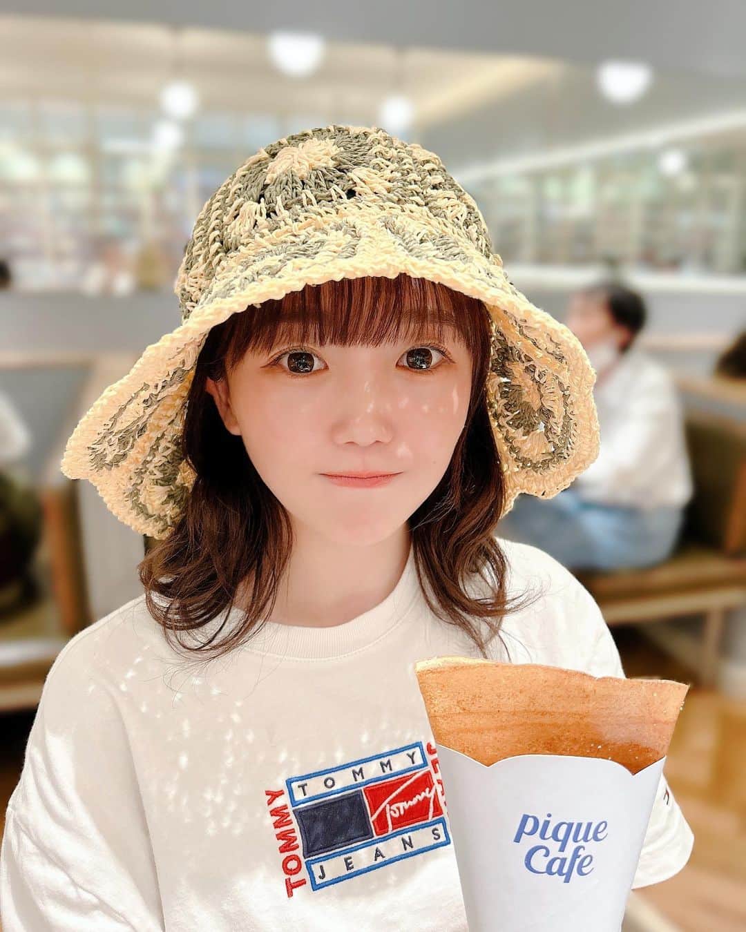小日向夏実のインスタグラム：「🤤💗  いつでもクレープ?  #クレープ屋さん #表参道 #ジェラピケカフェ #ジェラートピケ #cafe #スイーツ部 #tシャツコーデ #japanesegirl #followｍe #いいね歓迎」
