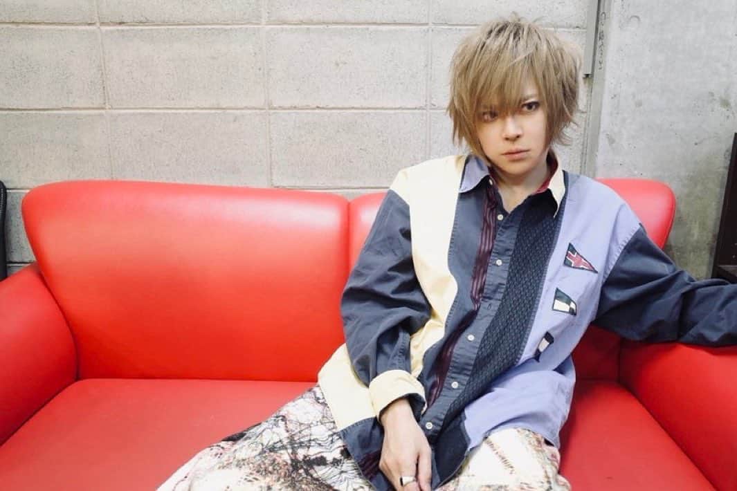 のインスタグラム：「Everything Inside Me is Changing  裏FINALありがとう。 #buglug #iconツアー #大阪」
