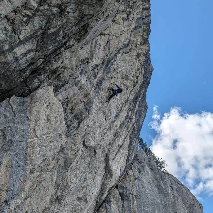 イェルネイ・クルーダーさんのインスタグラム写真 - (イェルネイ・クルーダーInstagram)「Last week report:  - 8c (8b+) red point (Ticino), - Cresta sud V+, 1500m on sight free solo (Aiguille Noire, 3774m), - Paradox 8b on sight (Gastlosen).  😁😁😁 Don't know which one to expose 🤷🏻‍♂️😅 ________________ @ocun.climbing @scarpaspa」8月5日 2時28分 - kruderjernej