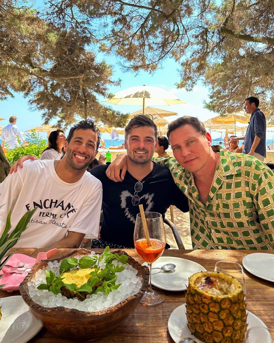 マーティン・ギャリックスのインスタグラム：「CRAZY day in Ibiza!! thanks for partying in the rain ❤️ @ushuaiaibiza」