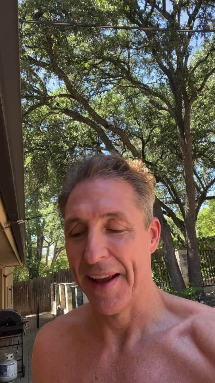 デイヴ・アスプリーのインスタグラム：「Join me in the cold plunge for a short Q&A!」