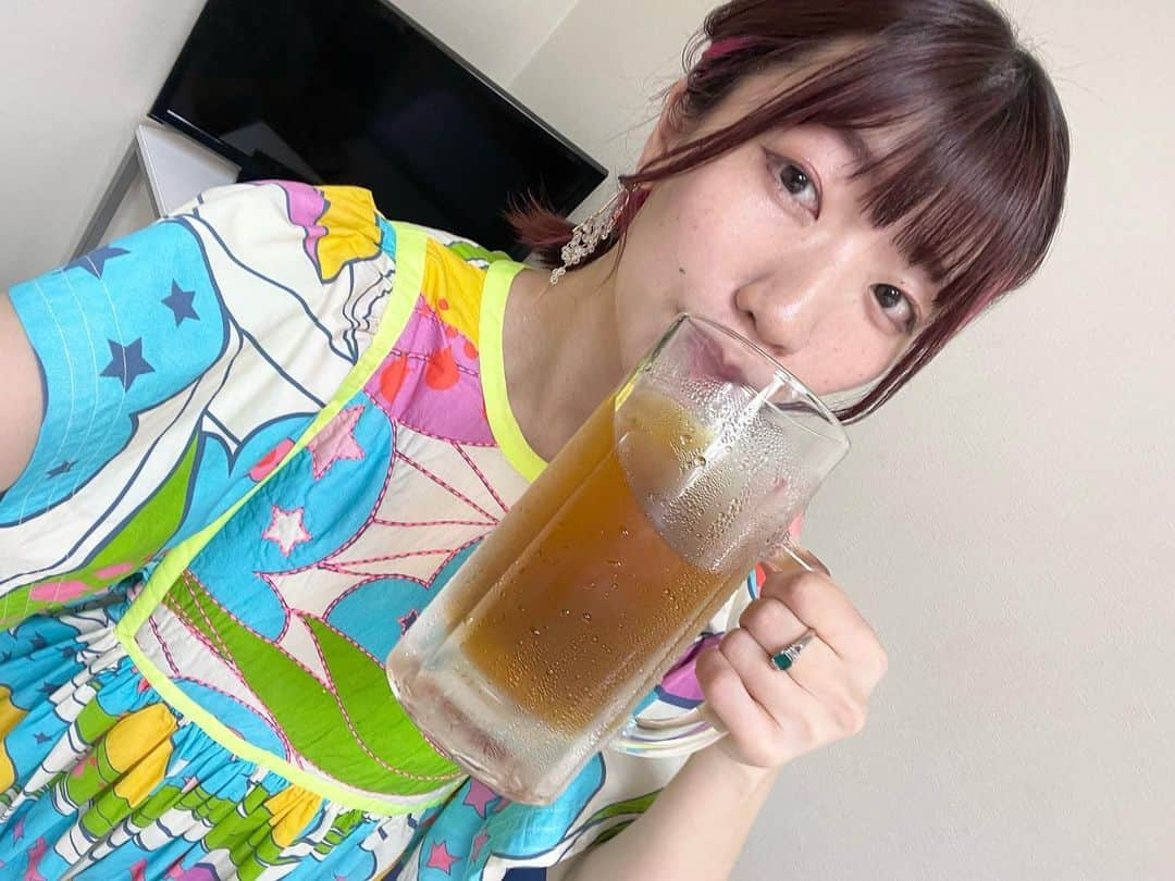 ぱいぱいでか美さんのインスタグラム写真 - (ぱいぱいでか美Instagram)「フジテレビさん、ありがとう……🫶🏻 . 今日はTIF初日で一日お台場おりましたが〜！ 家帰ったらまたお台場にチャンネルを合わせてください 『人志松本の酒のツマミになる話』今夜放送です❣️ フジテレビにお世話なりっぱなし人生❣️  ３回目の登場うれしい〜🥴 松本さん、さまぁ〜ずさん、Zeebraさん とにかく明るい安村さん、シシド・カフカさんと共に ほら酔っております🍻 見てね！  フジテレビと言えば #でか美祭 と同じ日のお昼に 『呼び出し先生タナカ』メンバーとしても イベントに出させてもらいますので🧠 #お台場冒険王 そちらもよろしくお願いします！ 8/7(月)O.Aの呼び出し先生タナカも出てます🤓 . #人志松本の酒のツマミになる話 #酒のツマミになる話 #TIF2023 #でか美ちゃん」8月4日 21時10分 - paipaidekami