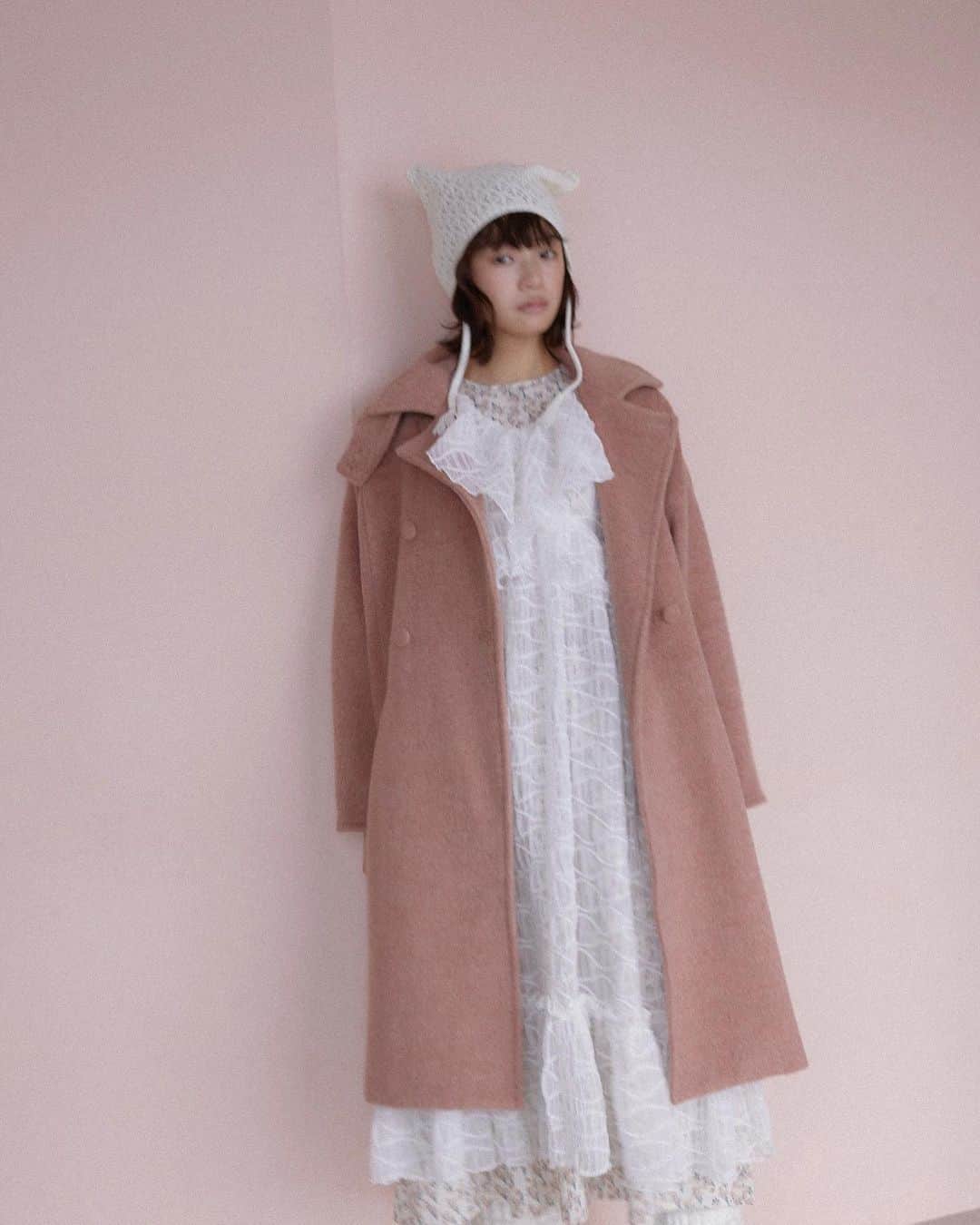 merry jennyのインスタグラム：「【pre order 10%OFF＆point up×20】 ㅤㅤㅤㅤㅤㅤㅤㅤㅤㅤㅤㅤㅤ 8/4(fri) 12:00 〜 8/8(tue) 23:59 official web store RUNWAY channel にて pre order 10%OFFを開催中‼︎ さらに！ pre order は point up×20・送料無料！  topのURLから⇨  @merryjenny_instagram  ぜひcheckして下さいね！  〇 スタンドカラールーズコート col : ivory / pink / brown ¥19,800 (tax in)  〇ラッフルティアードシアーワンピース col : o.white / blue / black ¥14,300 (tax in)  #merryjenny #メリージェニー  #2023aw #dreamwell #winter」