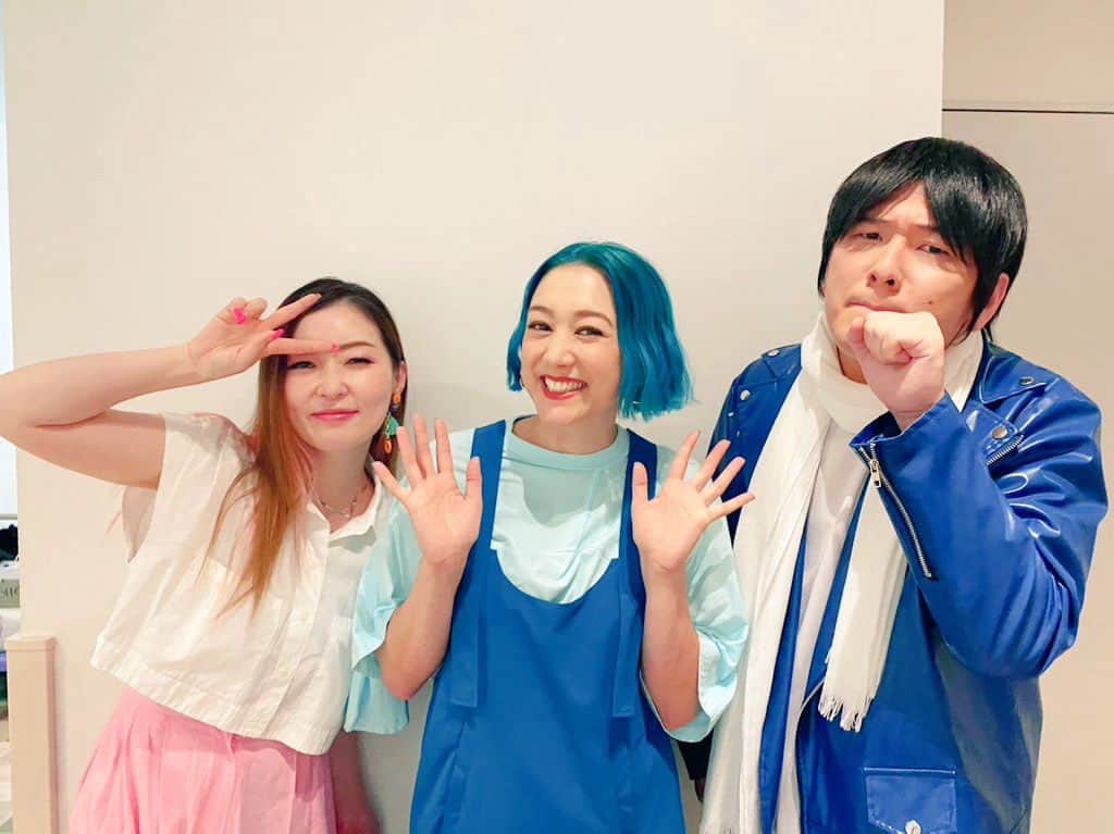 Mr.シャチホコのインスタグラム：「今日は荒牧さんと一緒にヒルナンデスでものまねしたよ😁 終わってから久々にSHELLYさんとお話できました✨  終わってから飛び出して茨城県に向かい、日立さんのサマーフェスティバルでものまねショーでした👯 暑い中たくさんの方が見てくださり、めちゃくちゃ盛り上がりました‼️  明日は京都だよ～🍡」