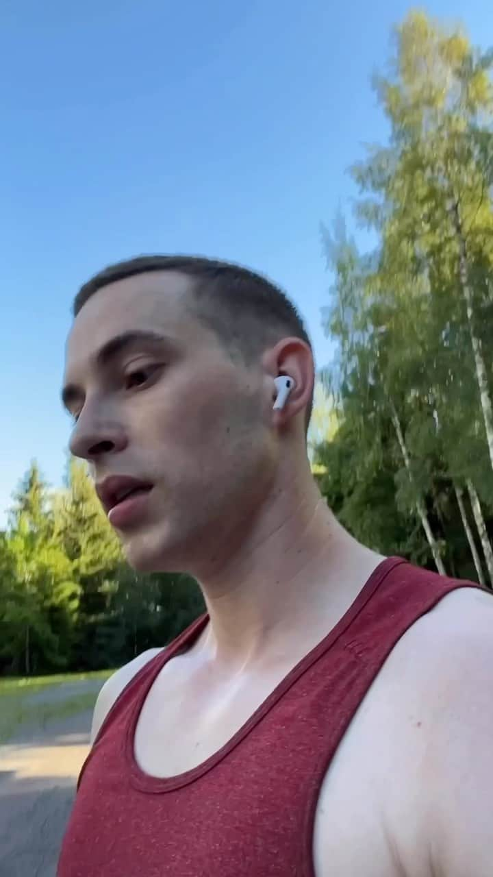 アダム・リッポンのインスタグラム：「PSA: If you’re going outside you’re going to want to hear this.」