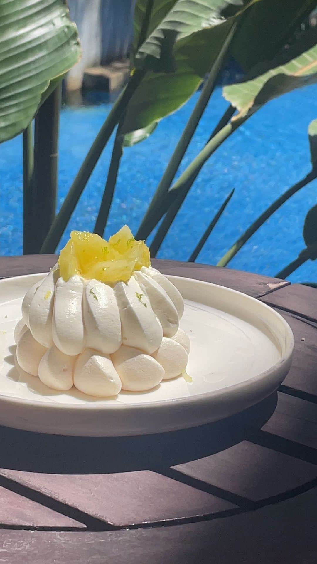 with the styleのインスタグラム：「⁡ 【SUMMER SWEETS】 ◾️静岡県産メロンのパブロバ　¥900 サクサクのメレンゲ食感 中にもメロンのアイス アクセントに生姜のシロップを ⁡ ◾️カッサータシチリアーナ　¥800 まろやかなマスカルポーネチーズと コクのあるリコッタチーズにクリームを合わせ ドライいちじく、ピスタチオなどを混ぜ込み オレンジはちみつをかけて 半分凍ったアイスケーキのような食感 ⁡ ⁡ on the deck-Bar lounge-のカフェタイム MAIN DINING cotton. にて お楽しみいただけます」