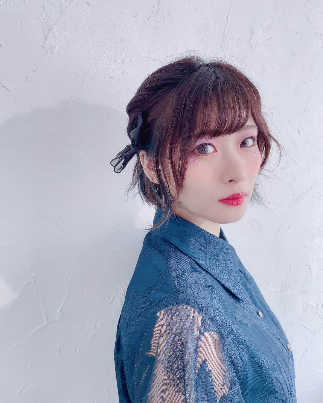松田彩希のインスタグラム：「. お渡し会明日です！ めちゃくちゃ楽しみ。 この衣装も気に入ってるので明日来ます  こがちんとまめちゃんとゲームとかビンゴとかやります」