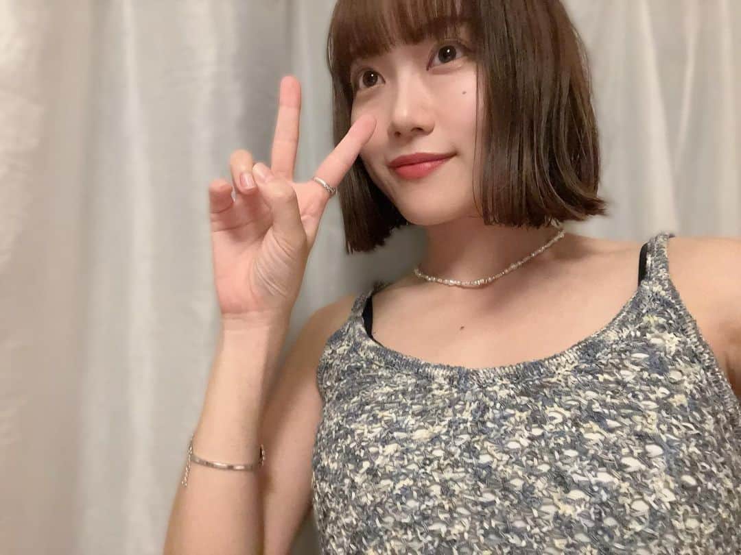 菜々香のインスタグラム：「もうどうにもこうにも ならない暑さで どうにかこうにか 頑張っていこうと とにかく外に出ようものならば セミとぶつかったりする とんでもなく楽しい日の次の日は もう全部忘れたいような日が来たりする だけど 出会う人で 自分が見える事があるんだわね 1人ではわからない事が沢山あるね〜 そういうのを楽しめたら いいんだと思うわきっと 受け入れるというのは 愛だね  #ひとりごとやねん #今日は一粒万倍日やねんて #みんな良い日を #大好きだよー」