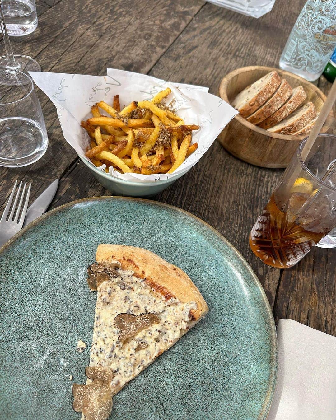 Lalá Noletoさんのインスタグラム写真 - (Lalá NoletoInstagram)「Verde Beach Club! Amei a comida, o ambiente, a música! Tudooooo #lalaemsttropez #lalaontour」8月4日 21時09分 - lalanoleto