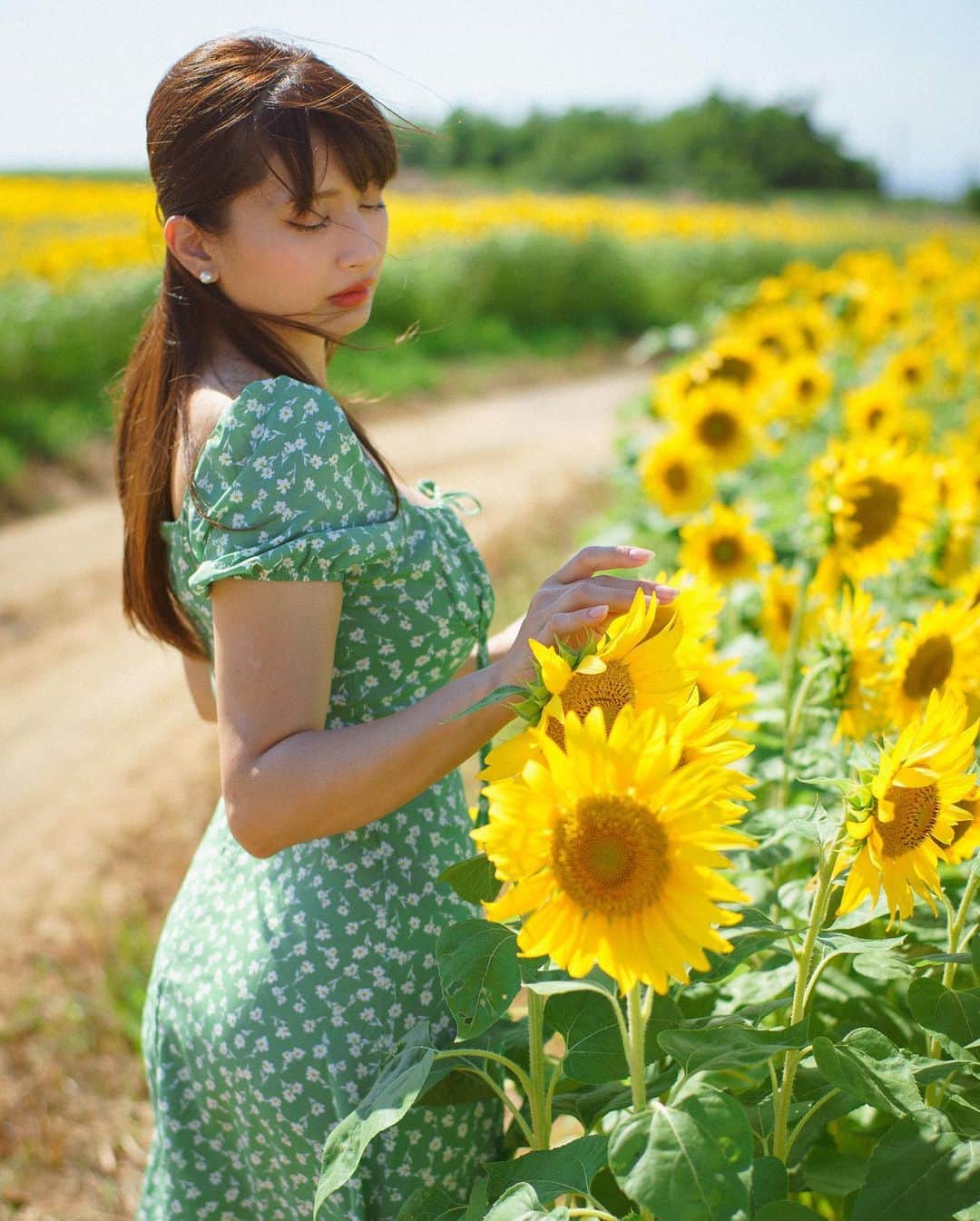大川真代さんのインスタグラム写真 - (大川真代Instagram)「♡  ひまわり❤️  Shine bright like a sunflower🌻  #summer #flowers  #sunflower  #ひまわり #夏 #shein #sheingals  #japan #japanesegirl  #philippines #filipina  #halfjapanese #half  #halffilipina #japinay  #model #modellife #フィリピン #マニラ  #セブ #セブ島 #日本 #東京 #名古屋 #豊橋 #大阪 #撮影 #撮影会 #撮影会モデル #モデル」8月4日 21時16分 - mayo_okawa