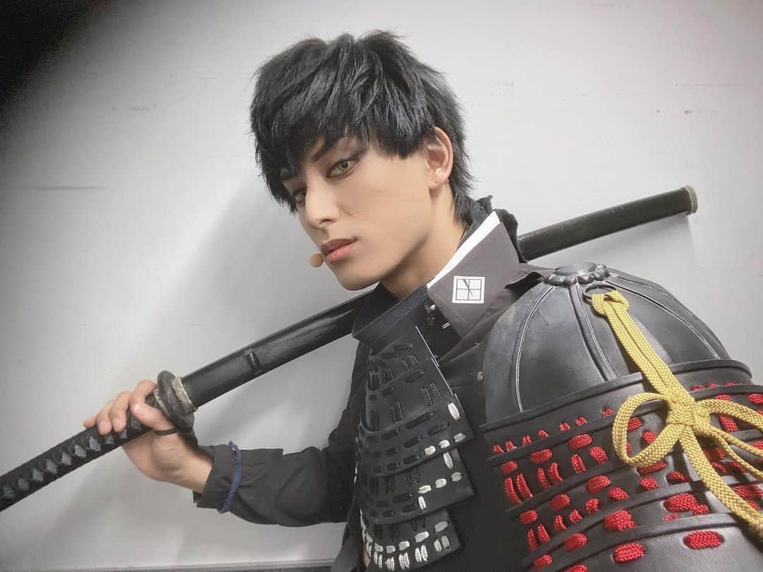 のインスタグラム：「舞台『#刀剣乱舞』七周年感謝祭 -夢語刀宴會- 本日開幕しました。 暑い中ご来場頂き、そしてご視聴誠に有難うございます。 約４年ぶりに皆様の前で同田貫正国としていれたこの時間とても幸せで楽しかったです。 また明日もお会いしましょう。  #刀ステ  #同田貫正国」