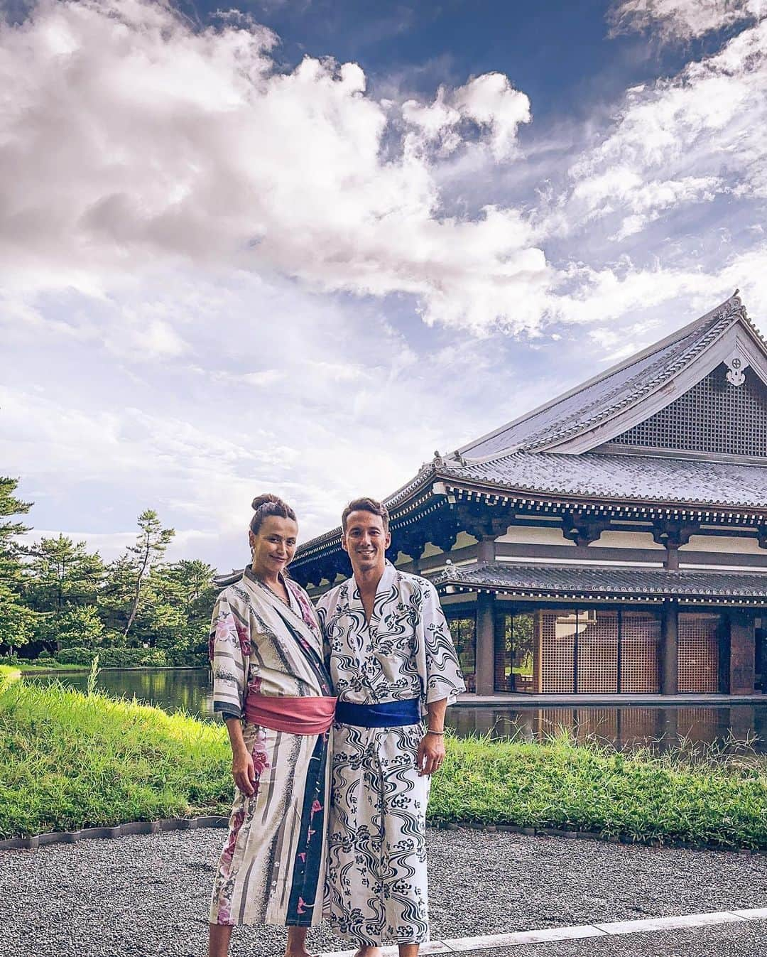 藤井アルダさんのインスタグラム写真 - (藤井アルダInstagram)「-baby moon at 鹿児島💘 人も温泉も砂風呂も気候も、全て暖かいこの県！ 本当に最高〜 こちら1日目 With my best company :)   -霧島神社 -丸尾滝 -白水館 -池田湖  #鹿児島　#babymoon」8月4日 21時20分 - akemi_rafaela