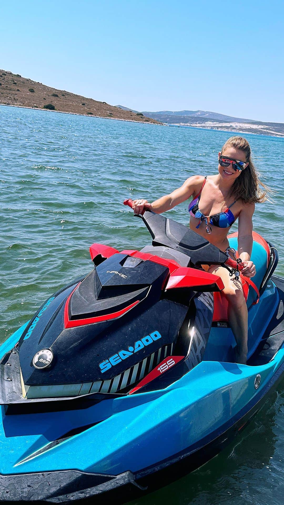 Nikki Leighのインスタグラム：「Currently: Playing in the oceans playground between The South of Turkey and Greece ( they are 20 minutes away from eachother by jet ski ) 🙌🏼🌊   #jetski #southofturkey #cesme #openwater #adreaticsea #thingstodointurkey #openocean #summervibes #exploreturkey」