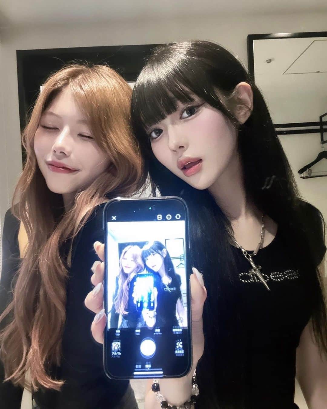 SAKURAのインスタグラム：「🤍➰🖤  幼馴染！！ ずっと一緒にいたからひとり寂しい‎ 🥺ྀི 札幌すぐかえろーっと」