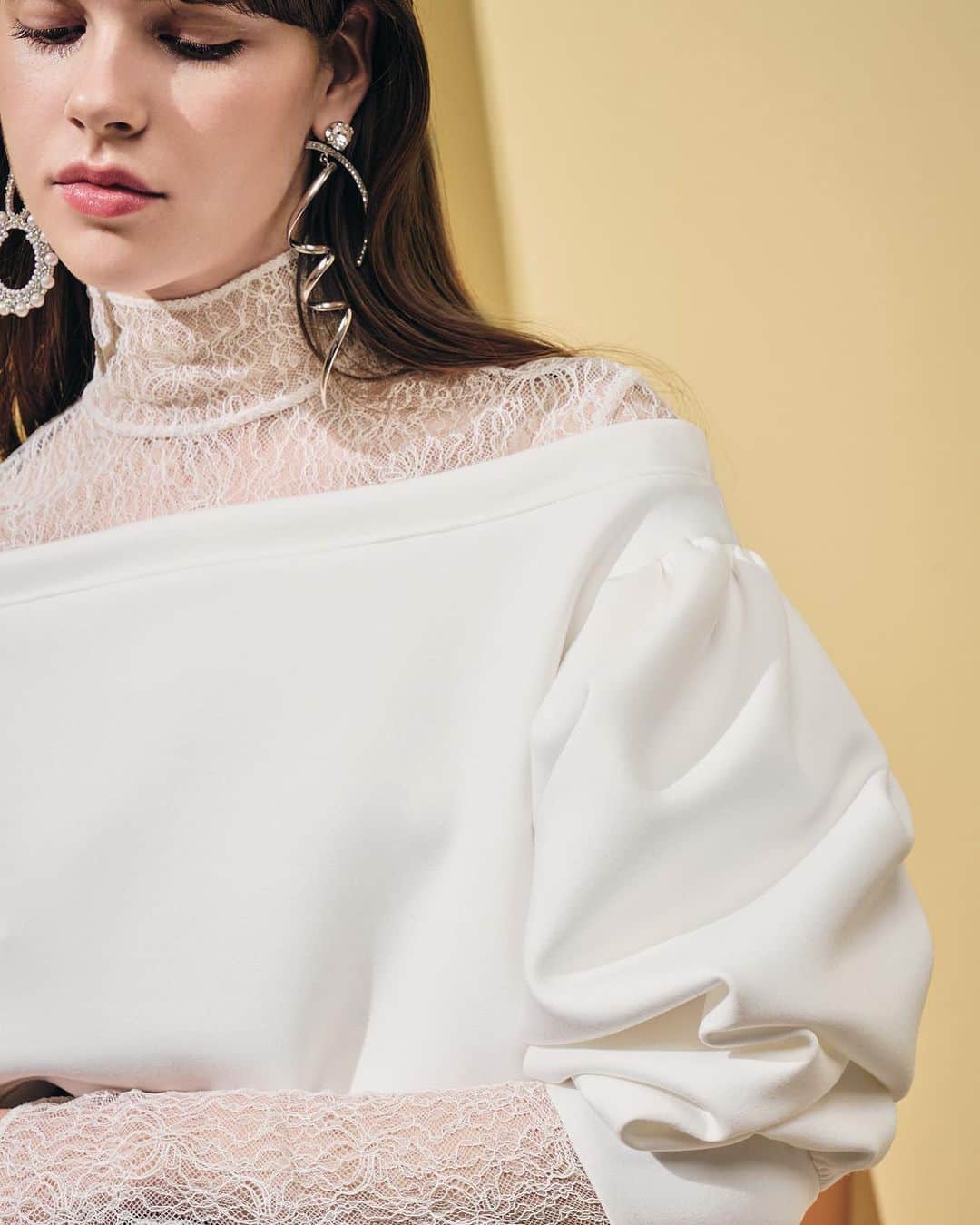 アディアムのインスタグラム：「Up close Details: Fall Winter 2023 Collection.」