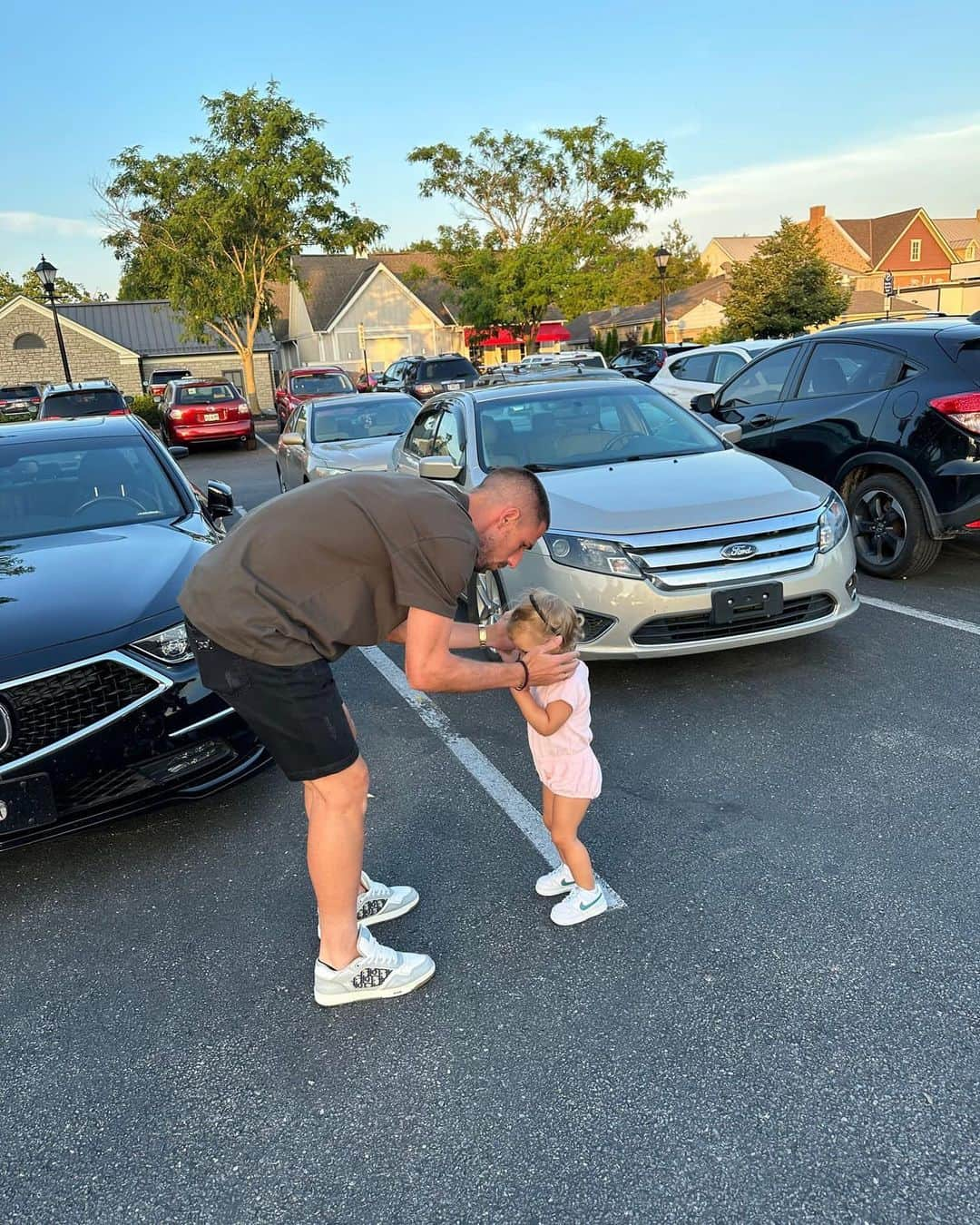 ミロシュ・デゲネクのインスタグラム：「Family ❤️🤍💪🏻👨‍👩‍👧‍👦⚽️」