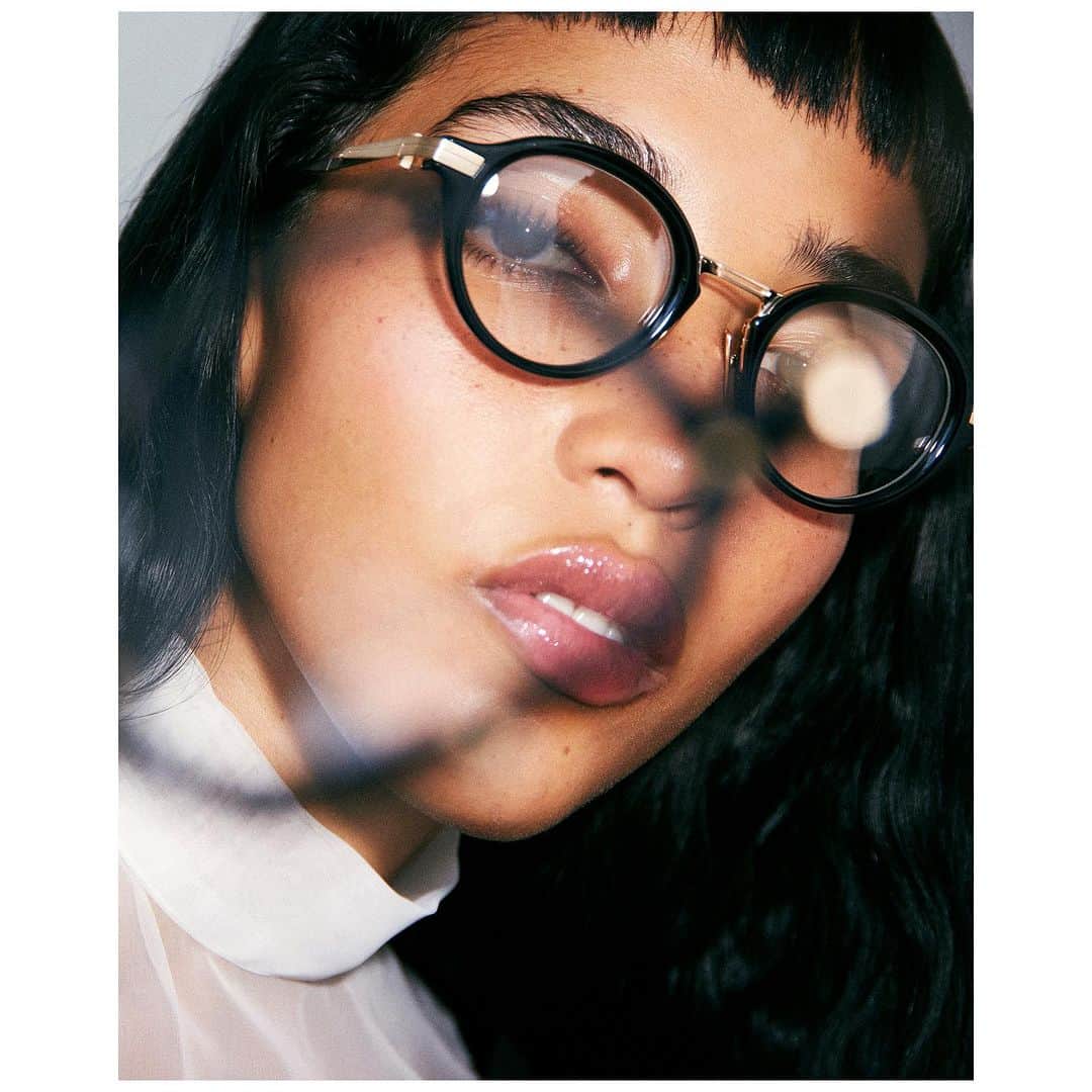 のインスタグラム：「The architecture of eyewear story @documentjournal online x @akonieyewear 💙🕶️💜 Starring @callmeakima @72tenzy @mossboymase @welllsfargo Shot by Me @saraimari724 Thanks Team @carojinpark @communa_k @ayaka_nihei @hairstudy @johnvetromile @anthony.lorelli #documentjournal #akonieyewear #architecture」