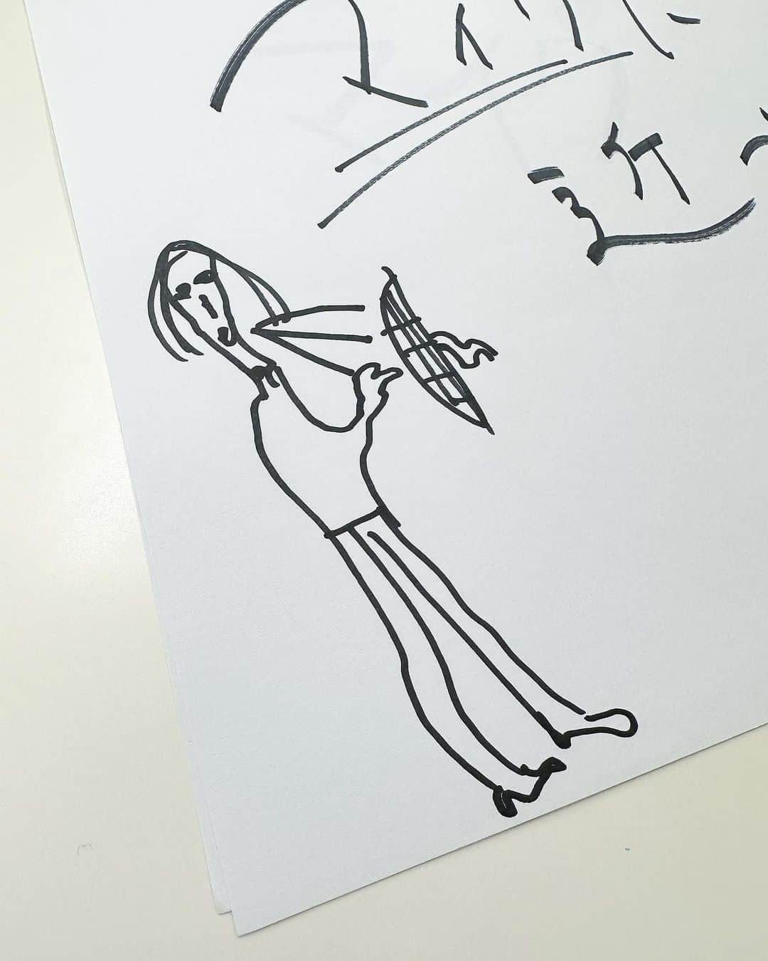 梅澤美波のインスタグラム：「これ、わたしらしいです🖌  珠美が書いてくれました👧🏻 さすがの画伯です！ とても好きな子が書いてくれた絵なので、好きです。」