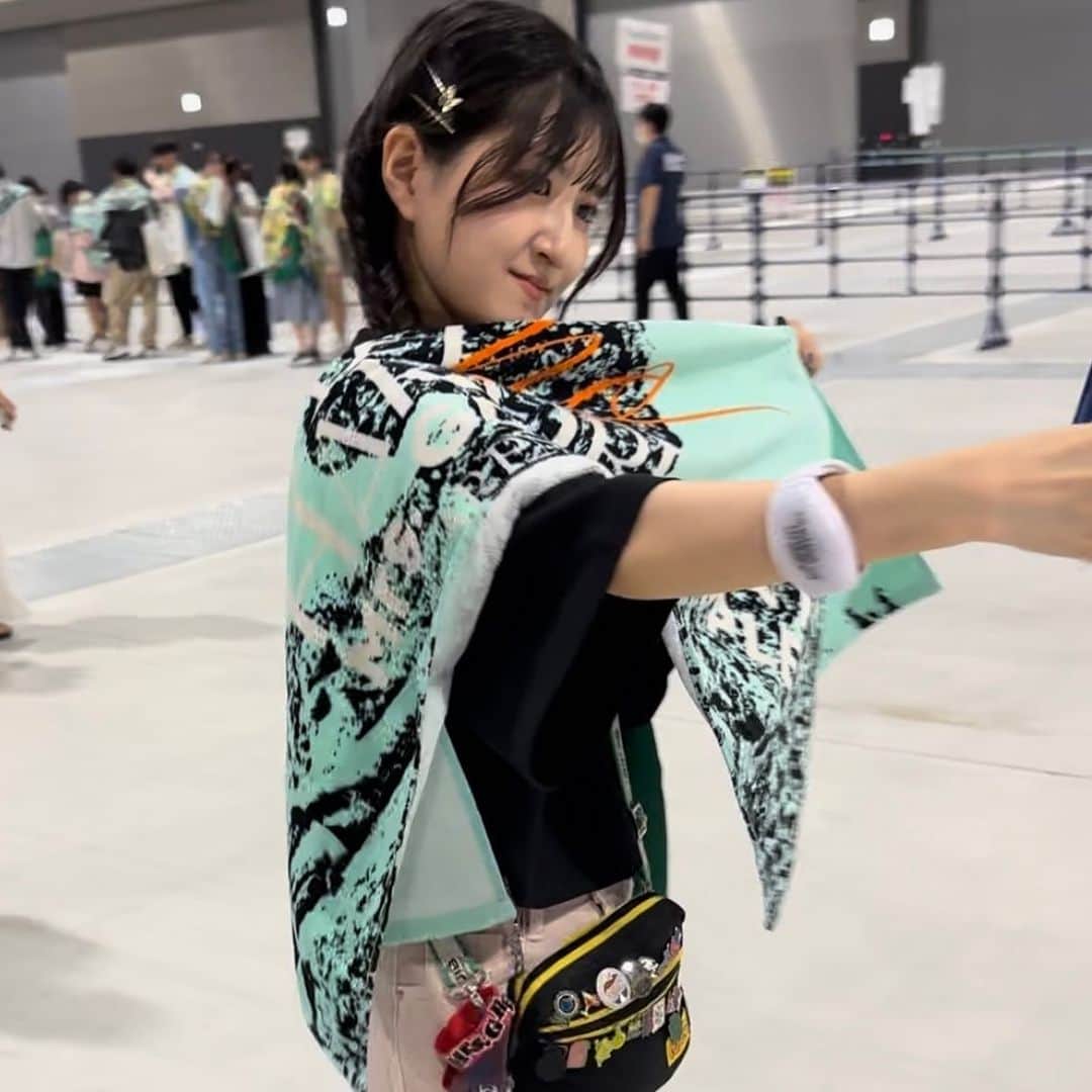 小林星蘭のインスタグラム：「Mrs. GREEN APPLEさんの #NOAHnoHAKOBUNE に乗船してまいりました 愛知Day1にいました〜〜 セトリが大好物で美味しかったです。美味！！ ネタバレ解禁されたことですし JAM'Sさんたちのレポ読むのが楽しみですね… . それと 会場でお声掛け頂いたJAM'Sさん〜！ お話出来て本当に嬉しかったです！ ありがとうございました🎀 . 来週にはもうAtlantis🫧‪ 参戦される皆様、暑さにお気を付けて！」
